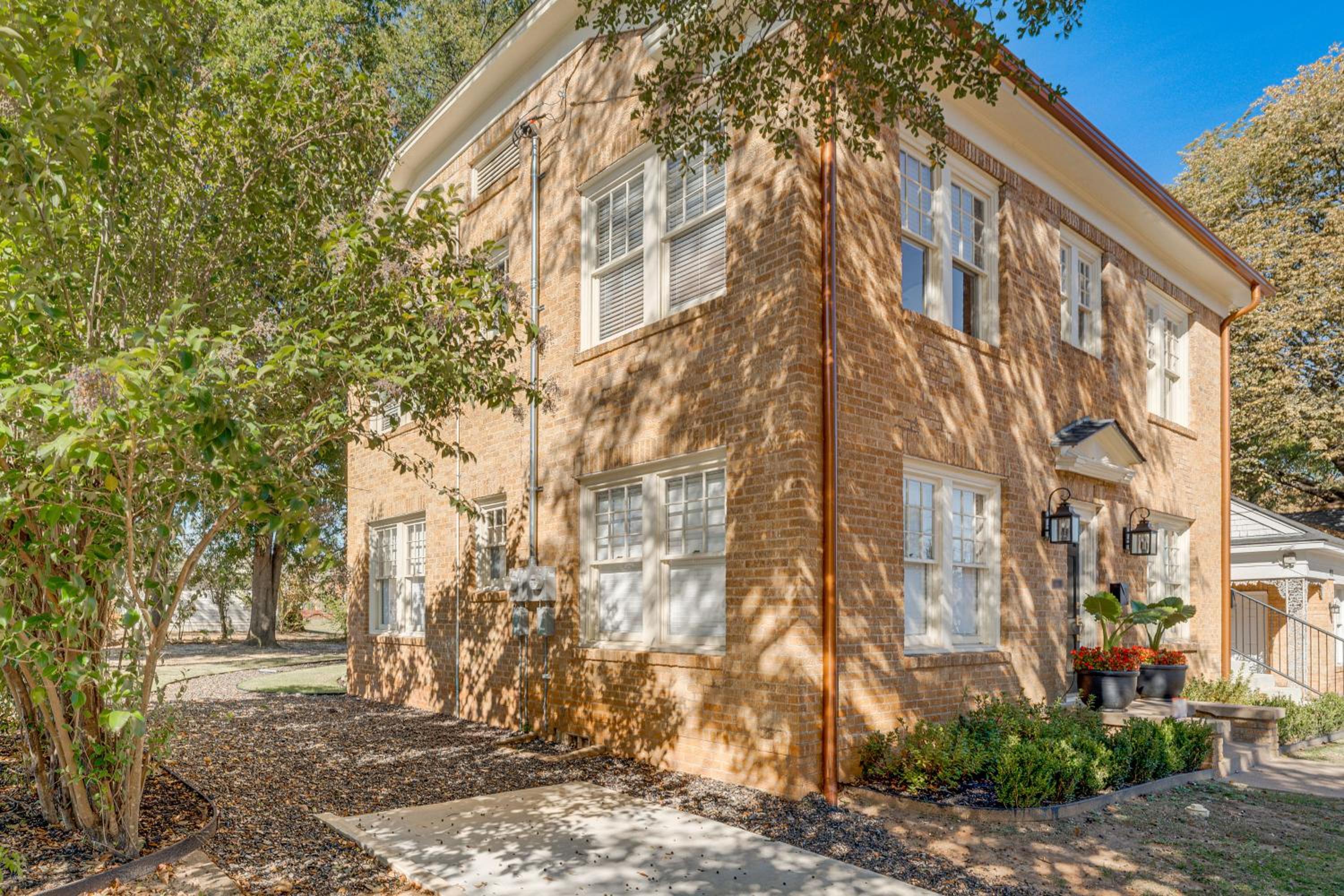 Walk to Downtown Tyler! Updated Historic Apt, photo 14