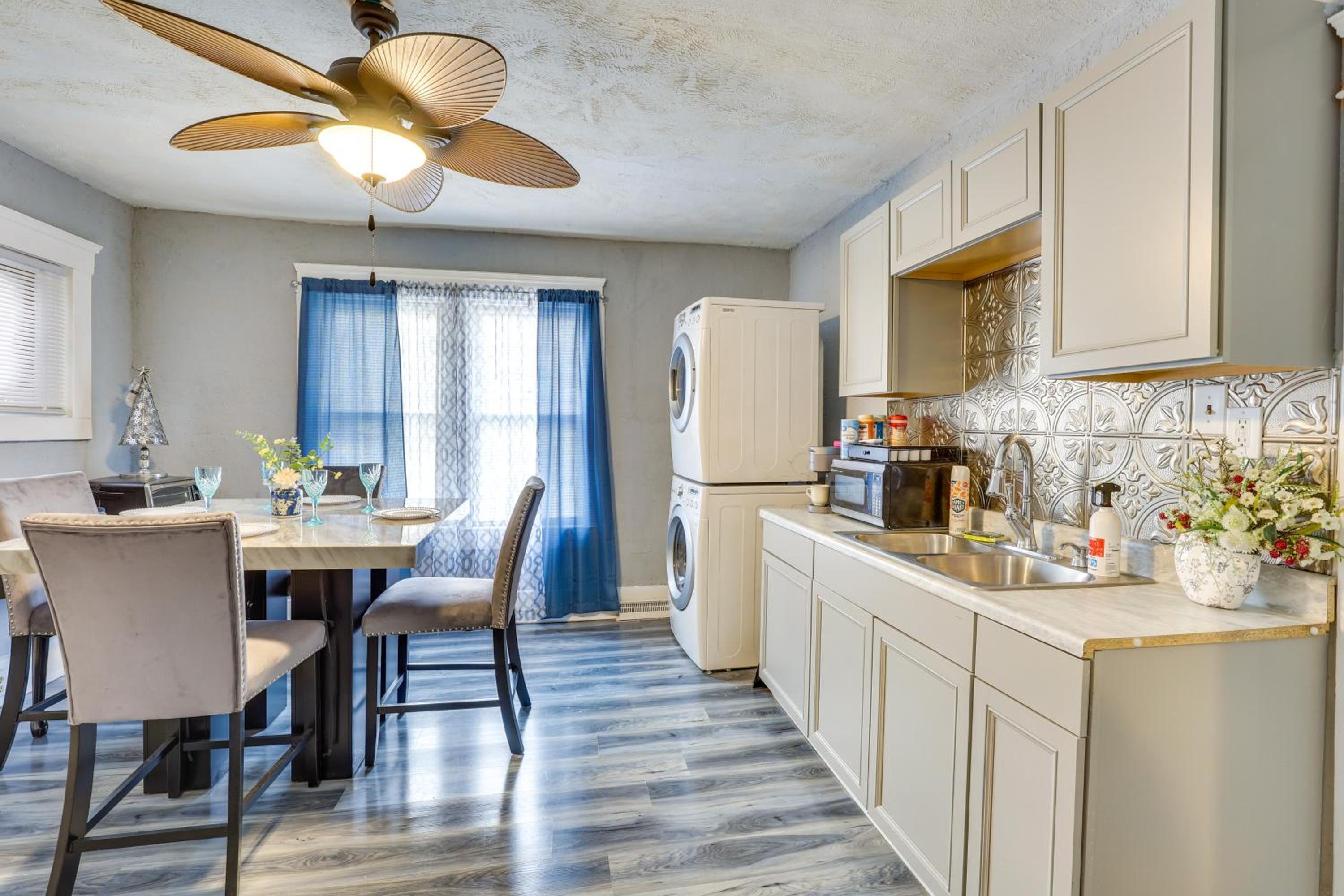 Spacious Condo 4 Mi to Pro Football Hall of Fame!