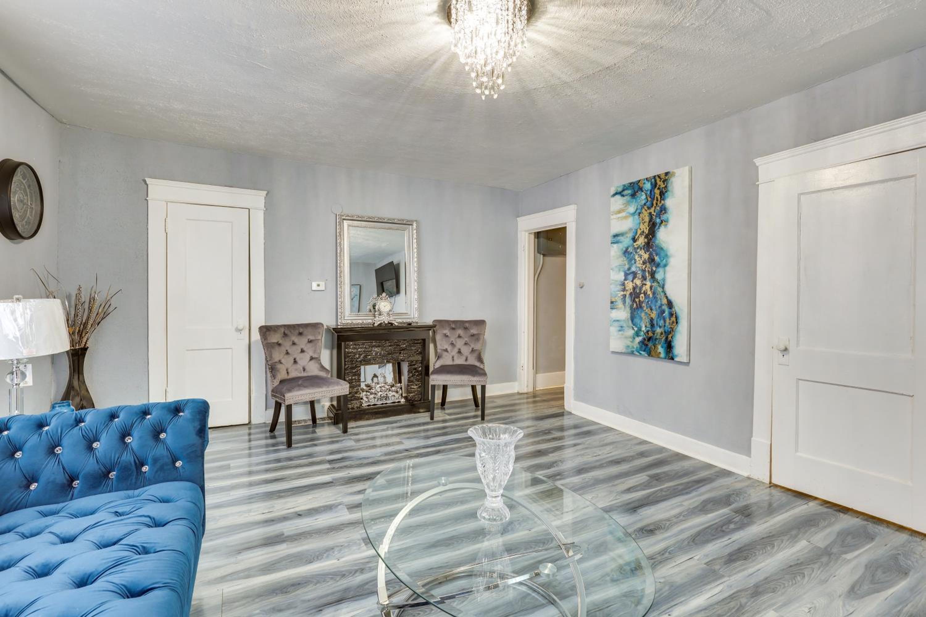 Spacious Condo 4 Mi to Pro Football Hall of Fame!
