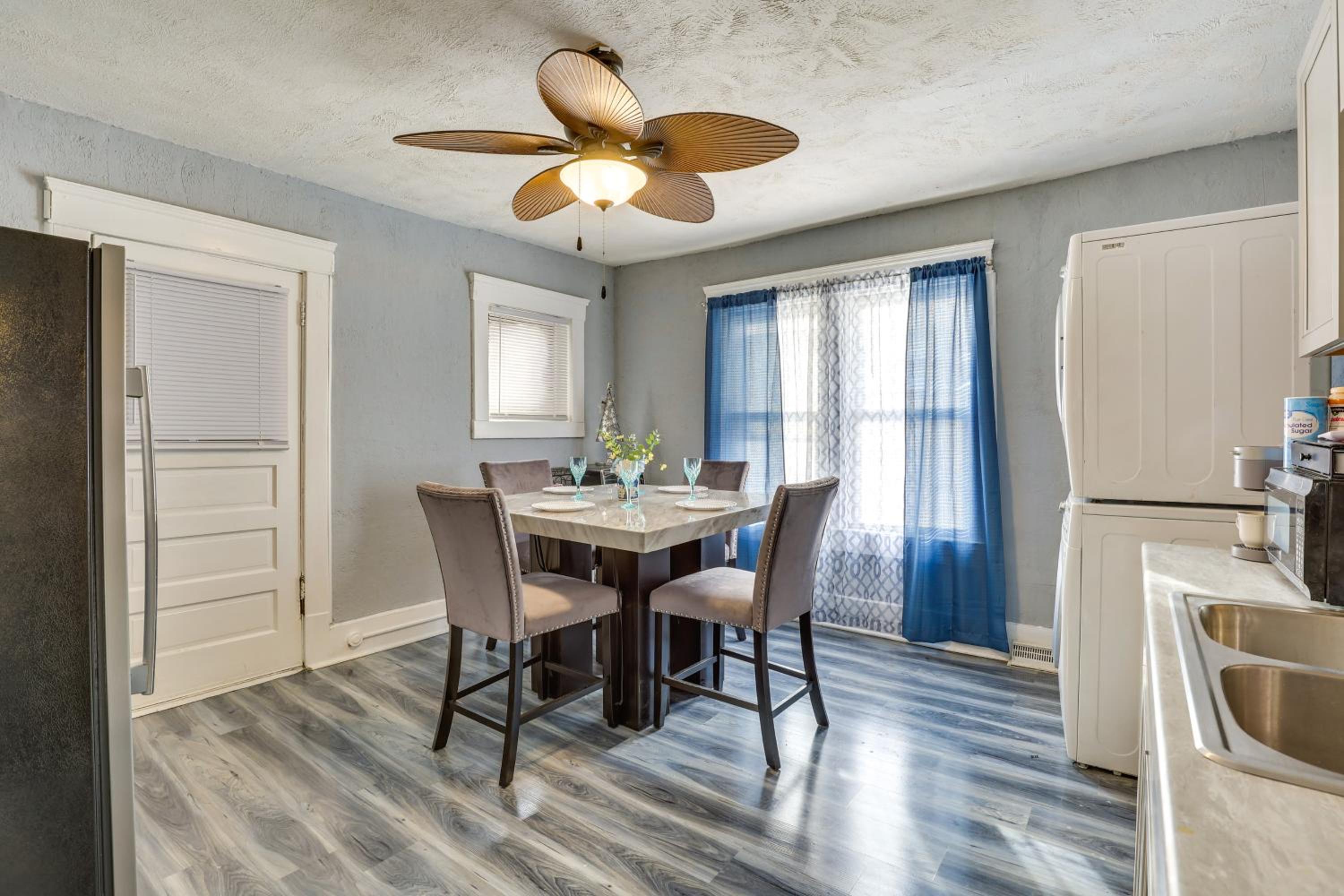Spacious Condo 4 Mi to Pro Football Hall of Fame!