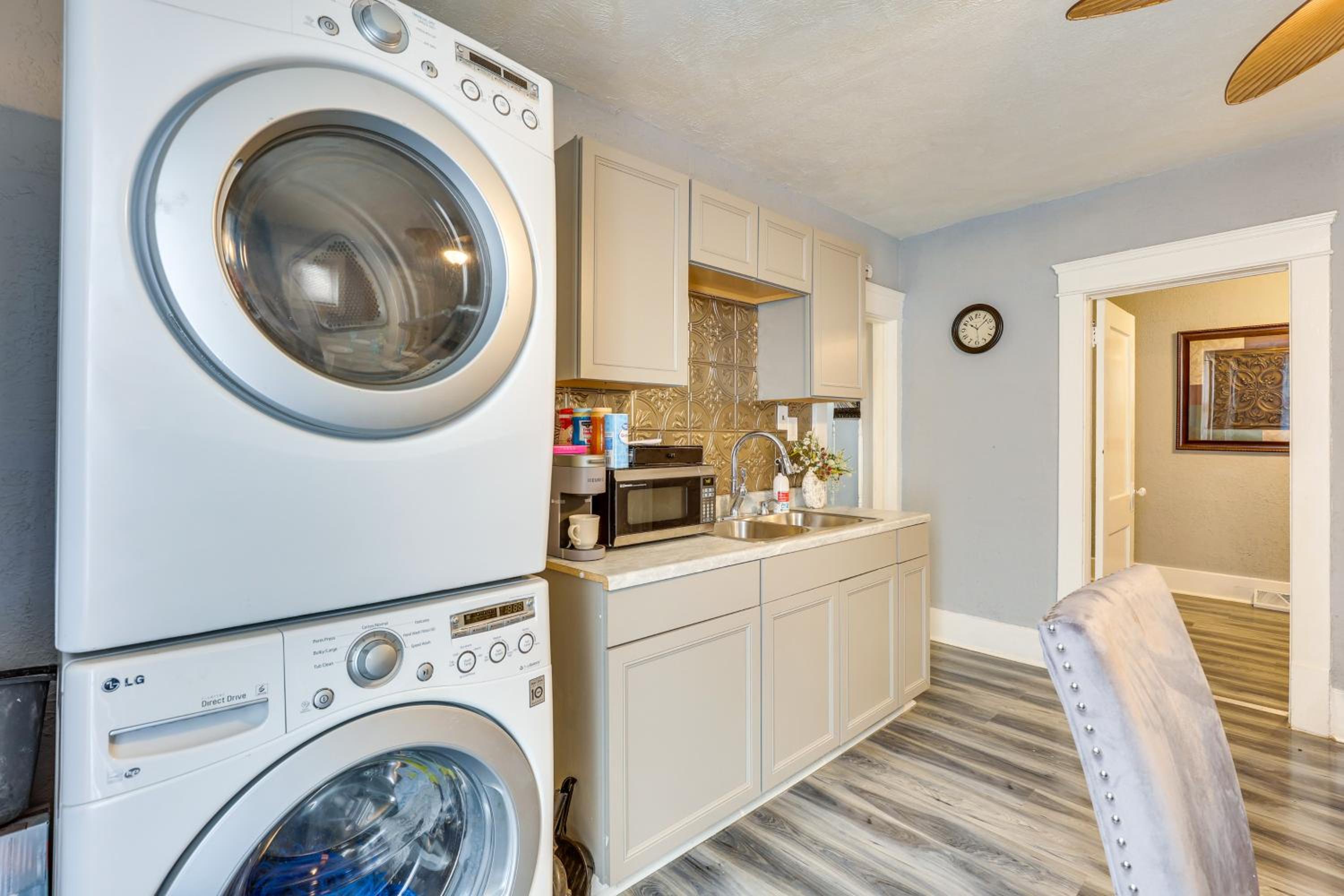 Spacious Condo 4 Mi to Pro Football Hall of Fame!