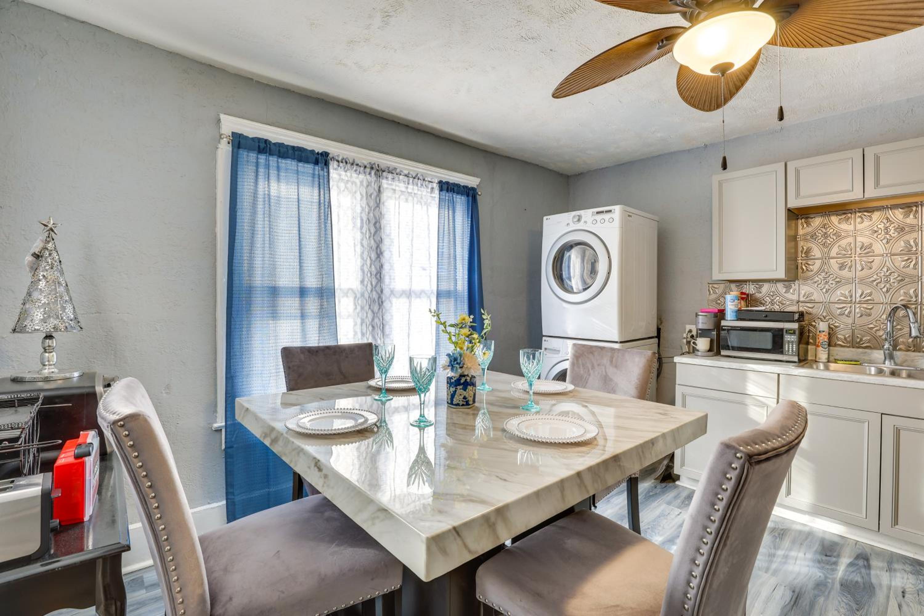 Spacious Condo 4 Mi to Pro Football Hall of Fame!
