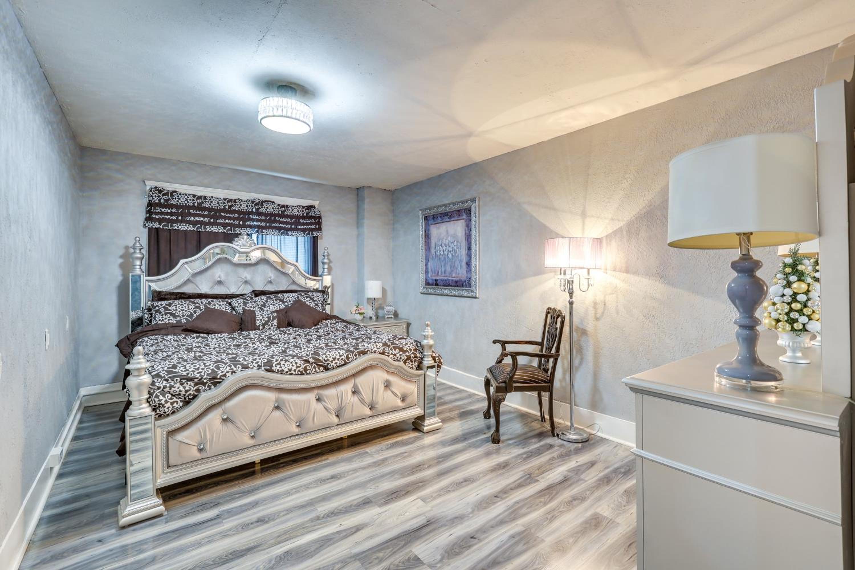 Spacious Condo 4 Mi to Pro Football Hall of Fame!