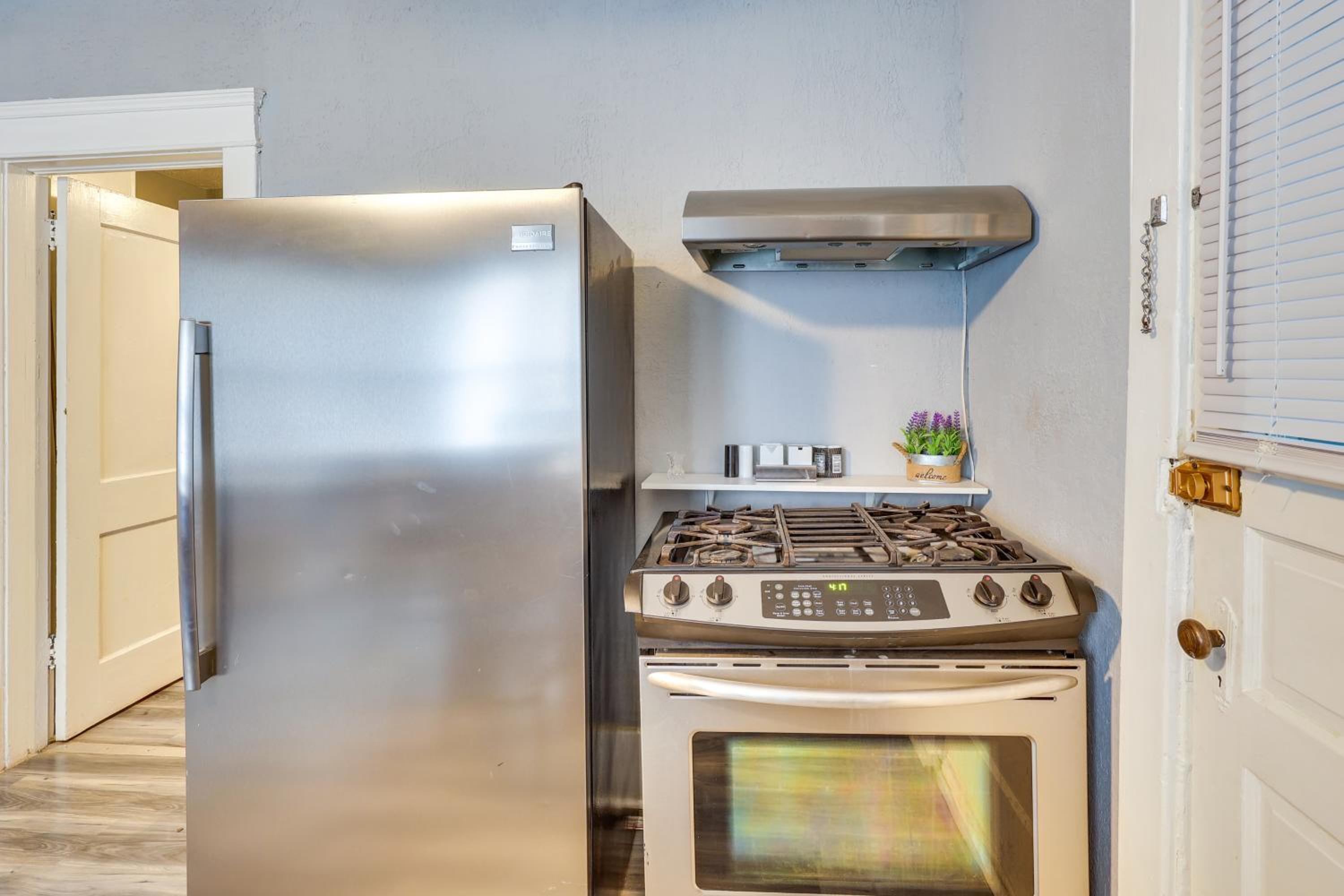 Spacious Condo 4 Mi to Pro Football Hall of Fame!
