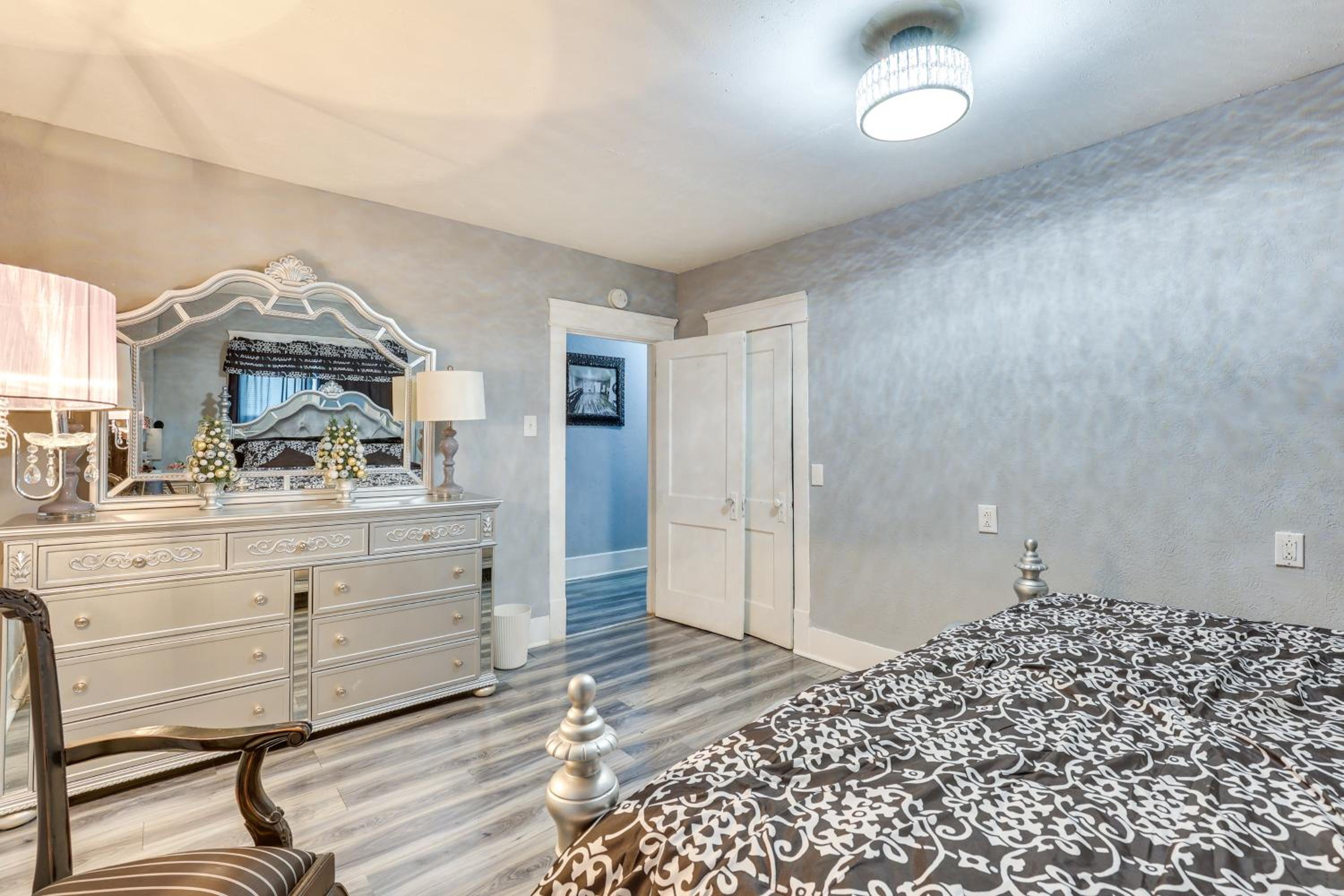 Spacious Condo 4 Mi to Pro Football Hall of Fame!