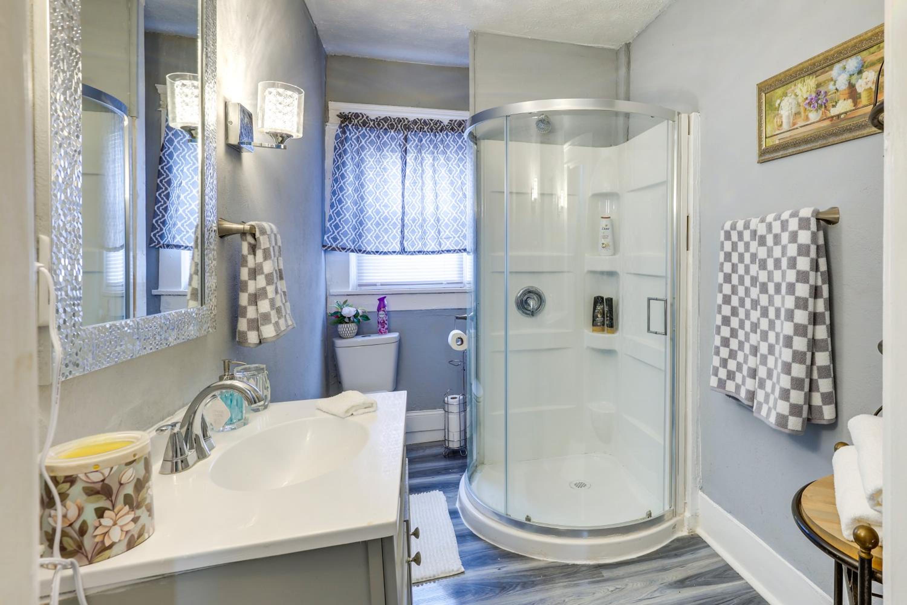 Spacious Condo 4 Mi to Pro Football Hall of Fame!