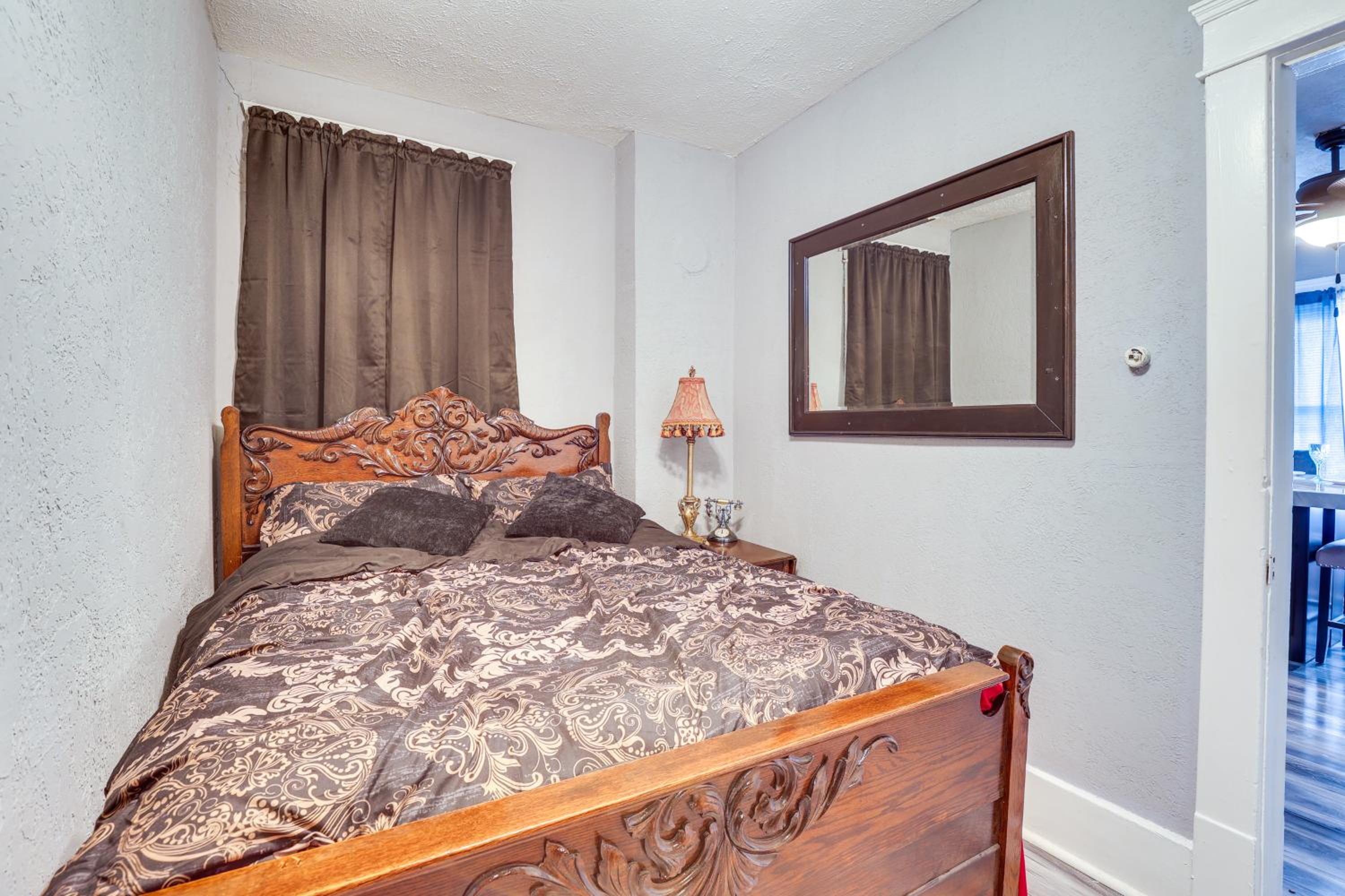 Spacious Condo 4 Mi to Pro Football Hall of Fame!