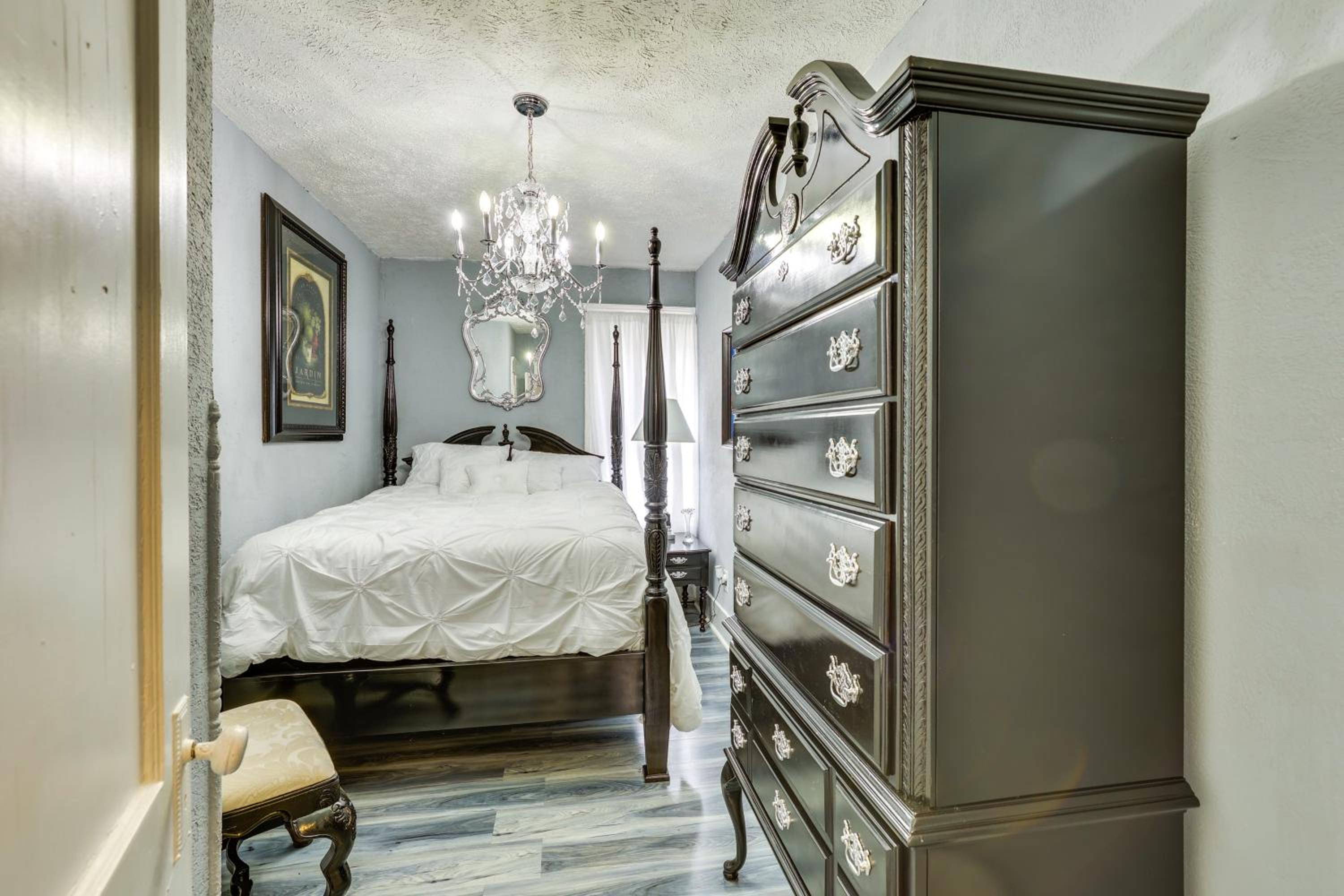 Spacious Condo 4 Mi to Pro Football Hall of Fame!