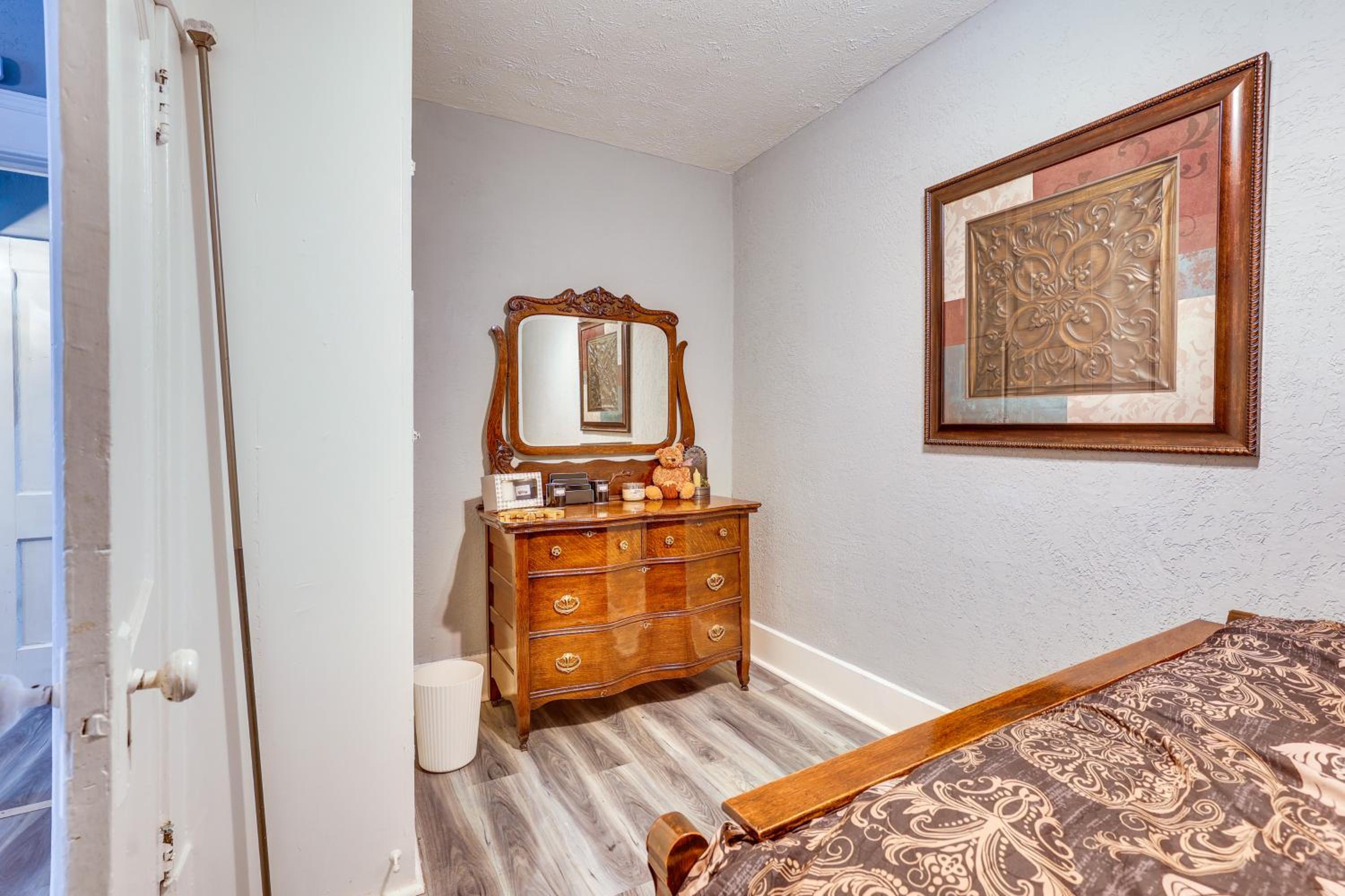 Spacious Condo 4 Mi to Pro Football Hall of Fame!