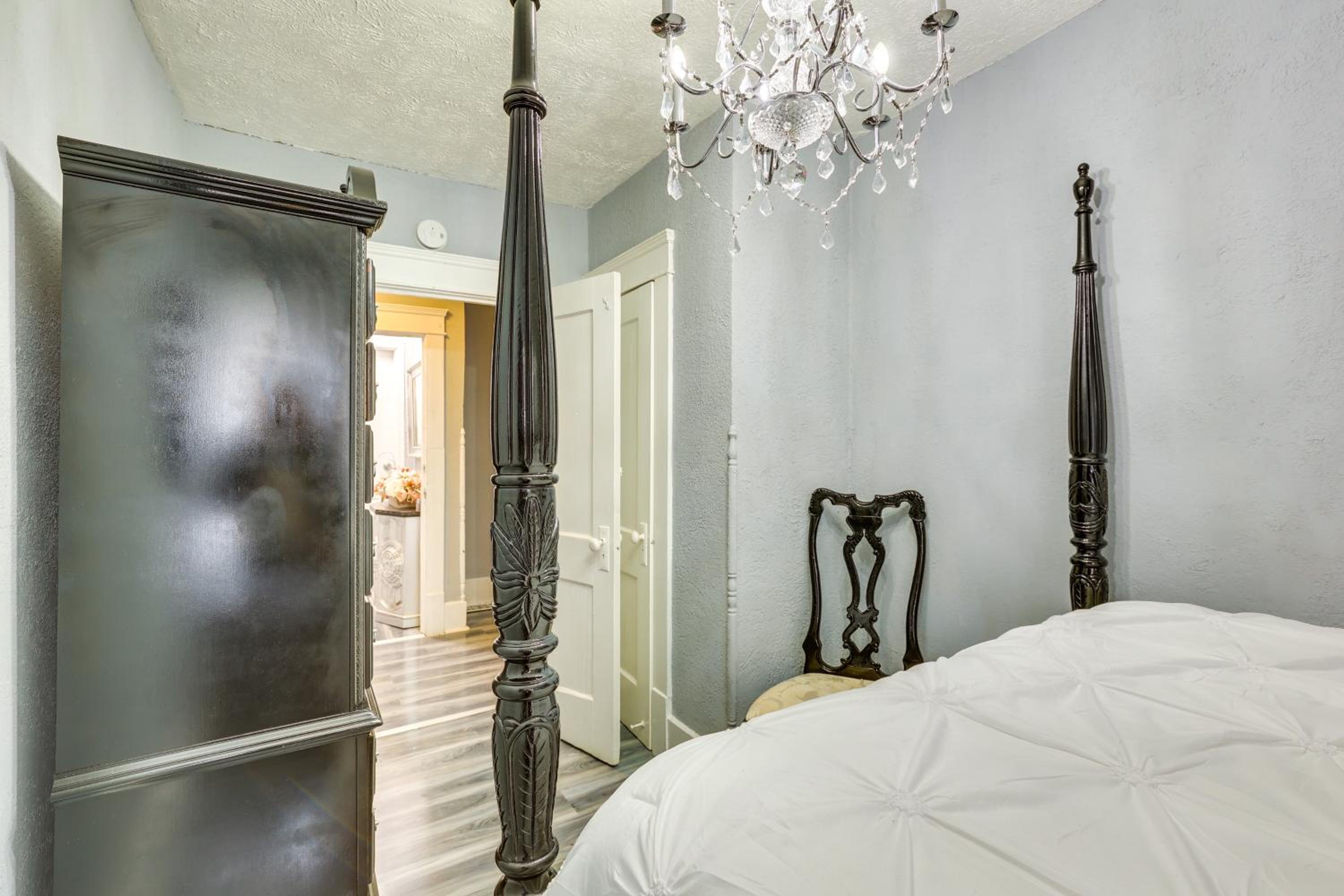 Spacious Condo 4 Mi to Pro Football Hall of Fame!