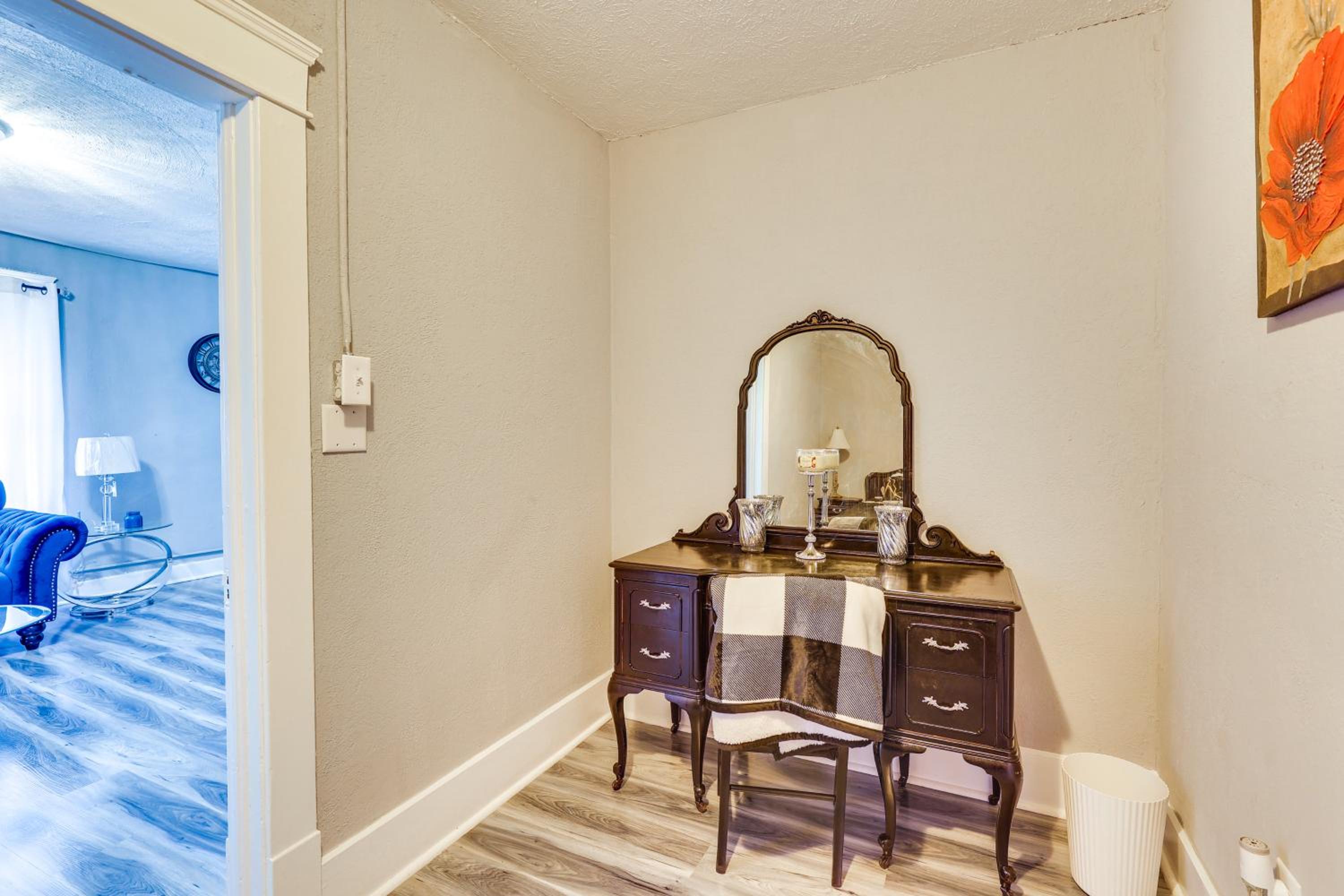 Spacious Condo 4 Mi to Pro Football Hall of Fame!