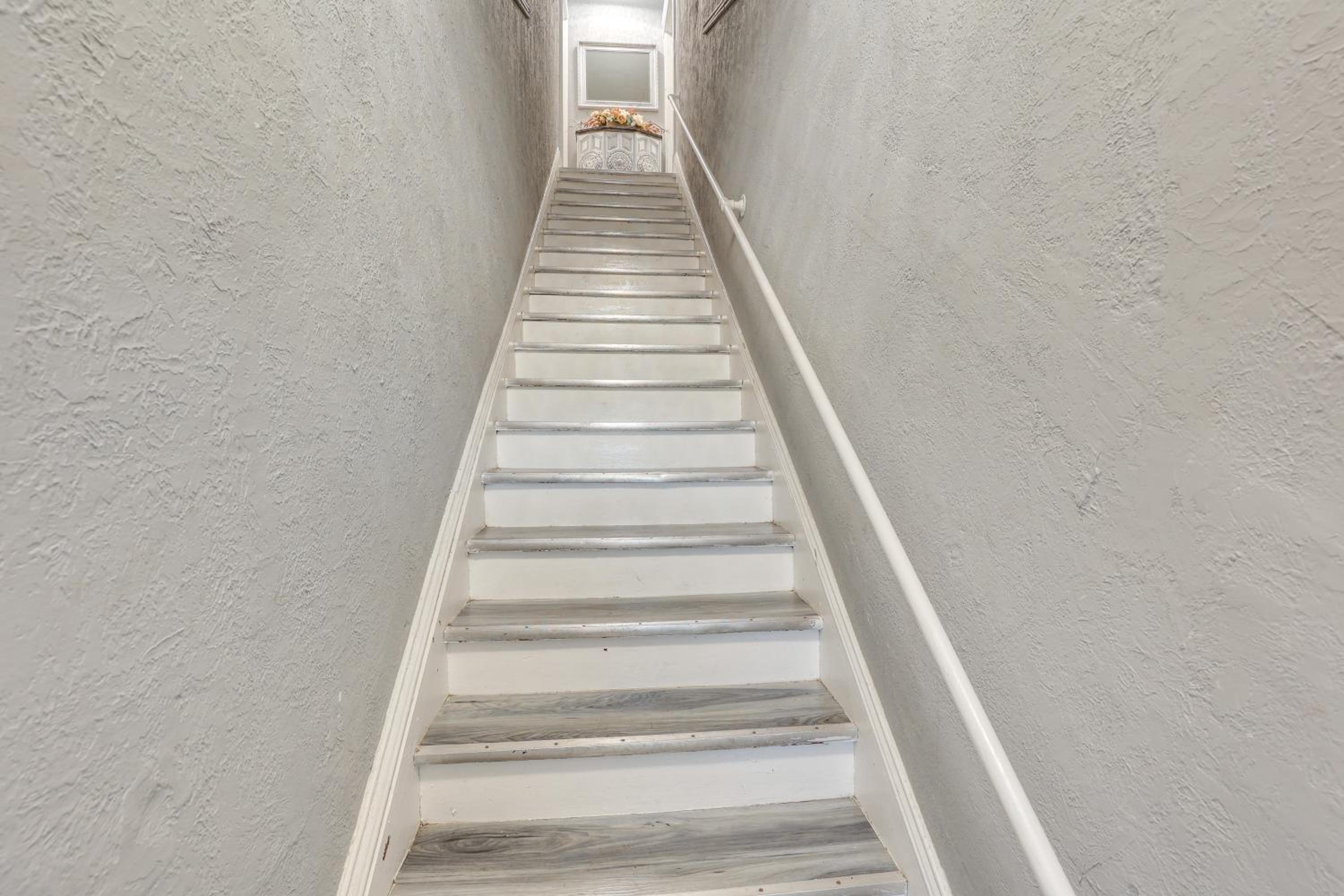 Spacious Condo 4 Mi to Pro Football Hall of Fame!