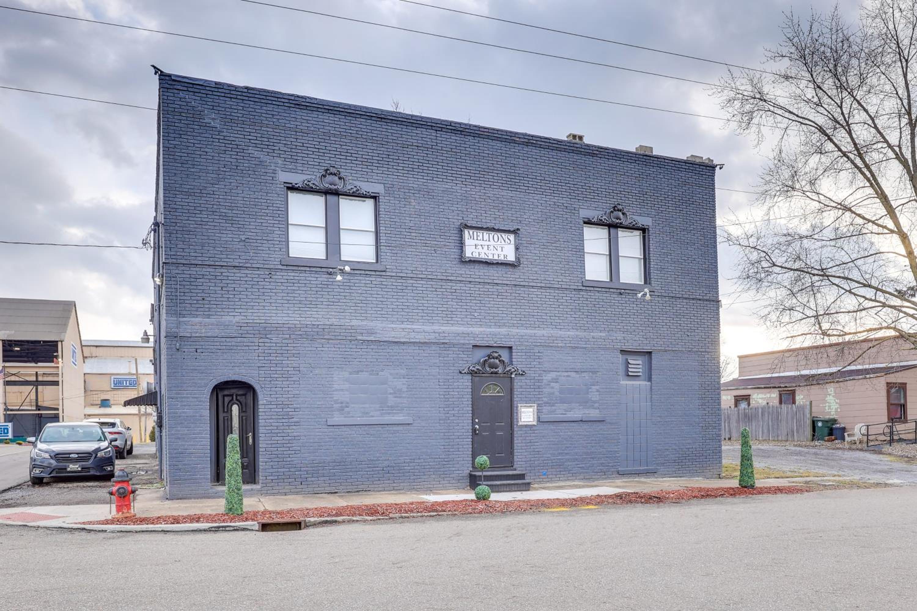 Spacious Condo 4 Mi to Pro Football Hall of Fame!