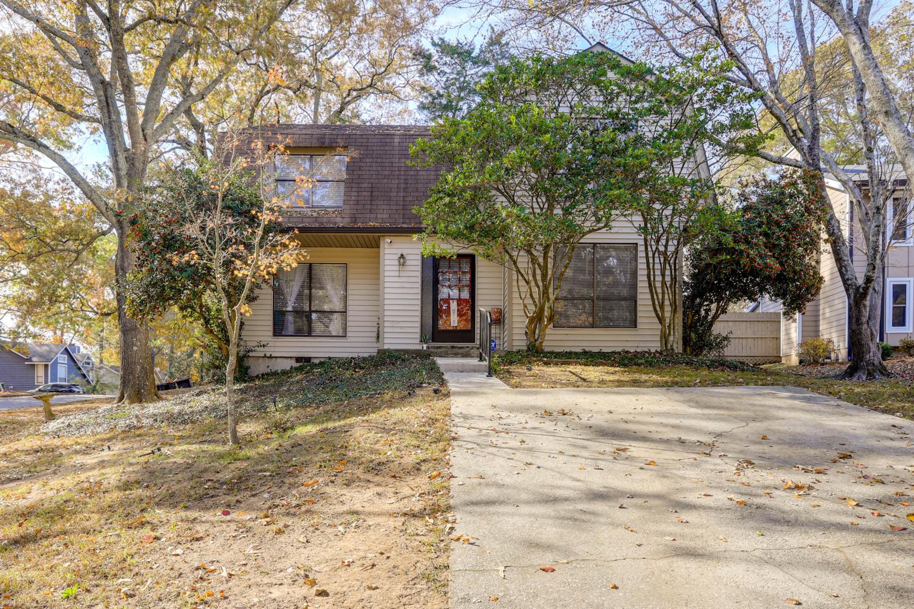 Easy Hwy Access to ATL Work-Ready Riverdale Home