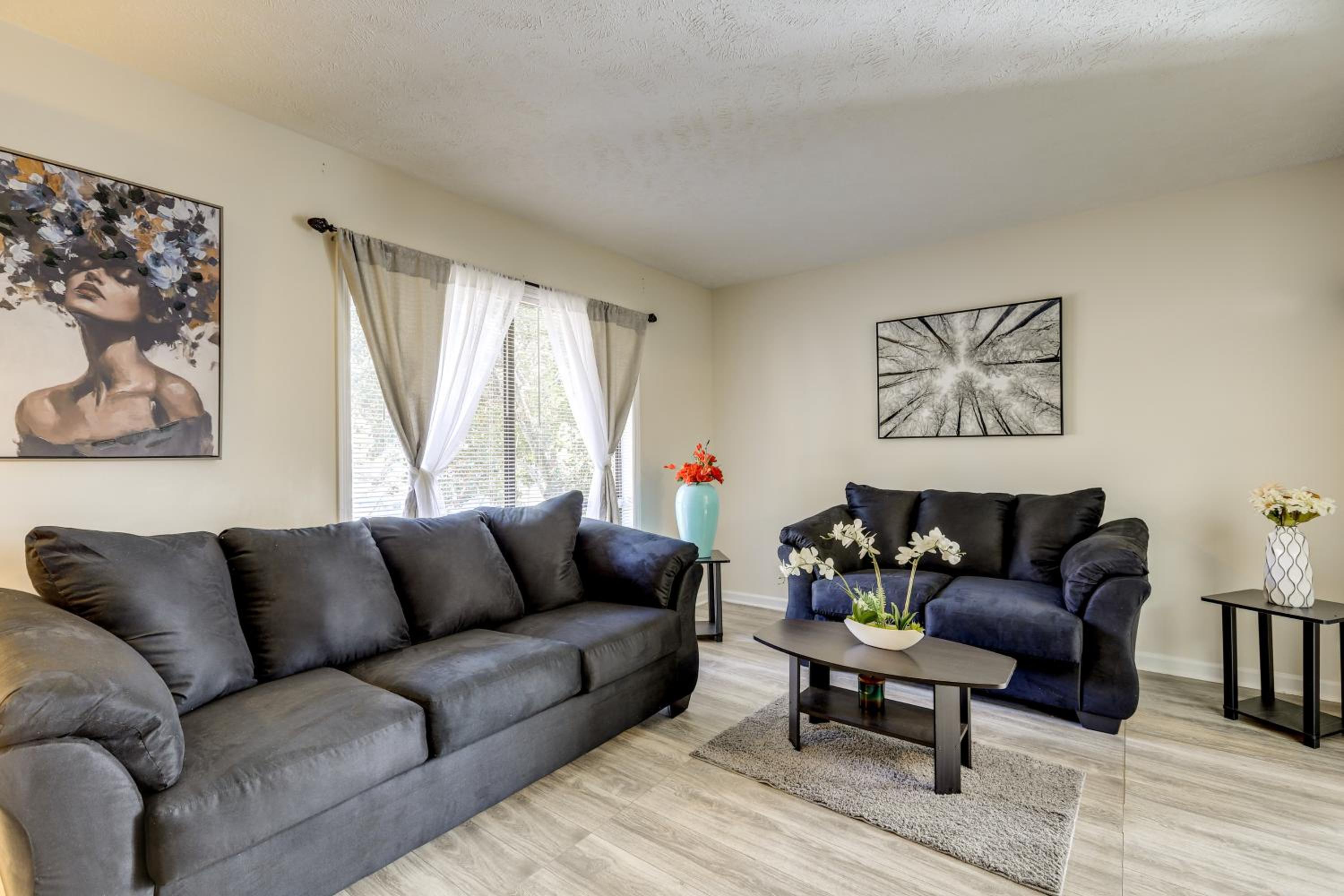 Easy Hwy Access to ATL Work-Ready Riverdale Home