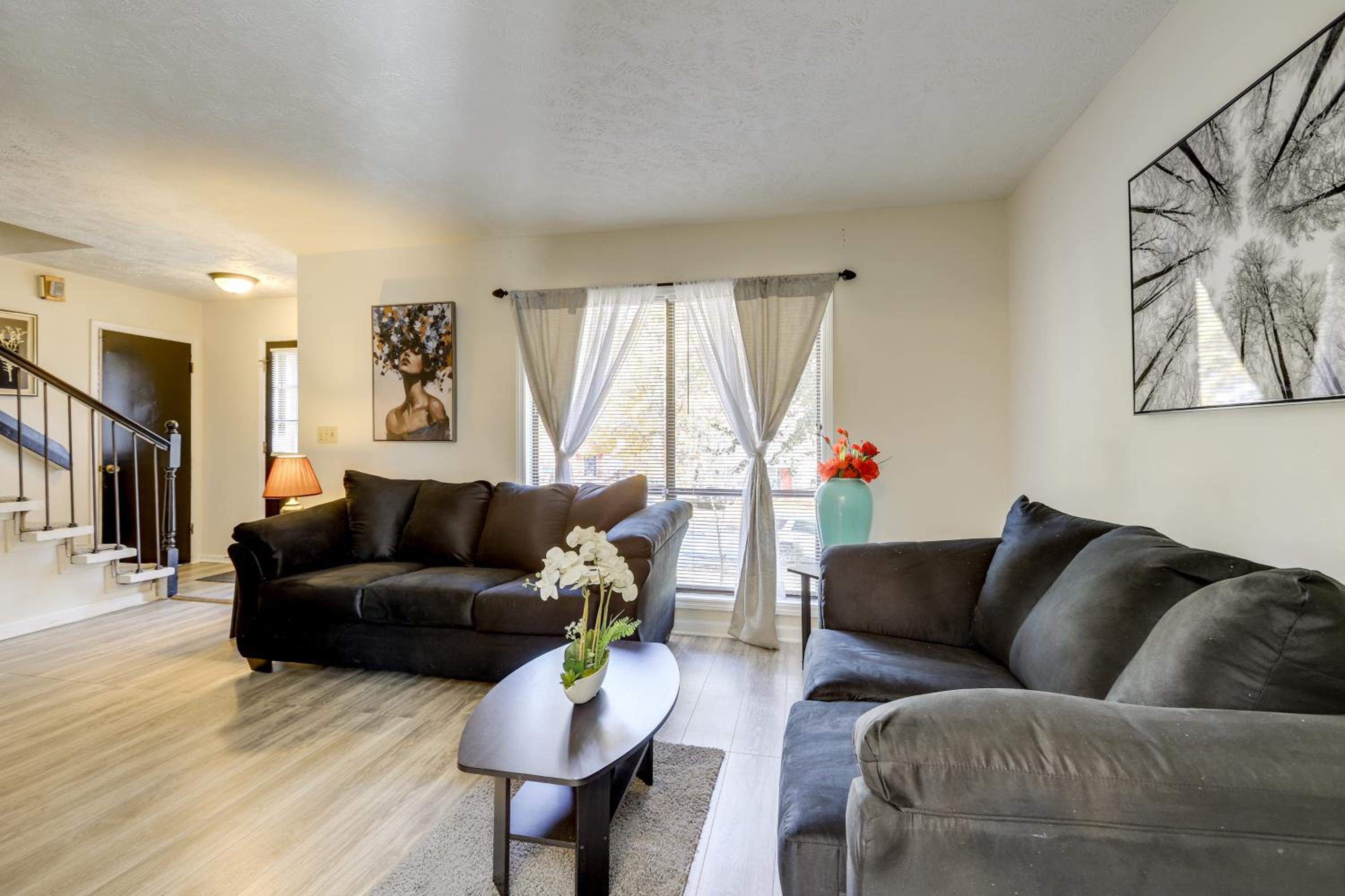Easy Hwy Access to ATL Work-Ready Riverdale Home