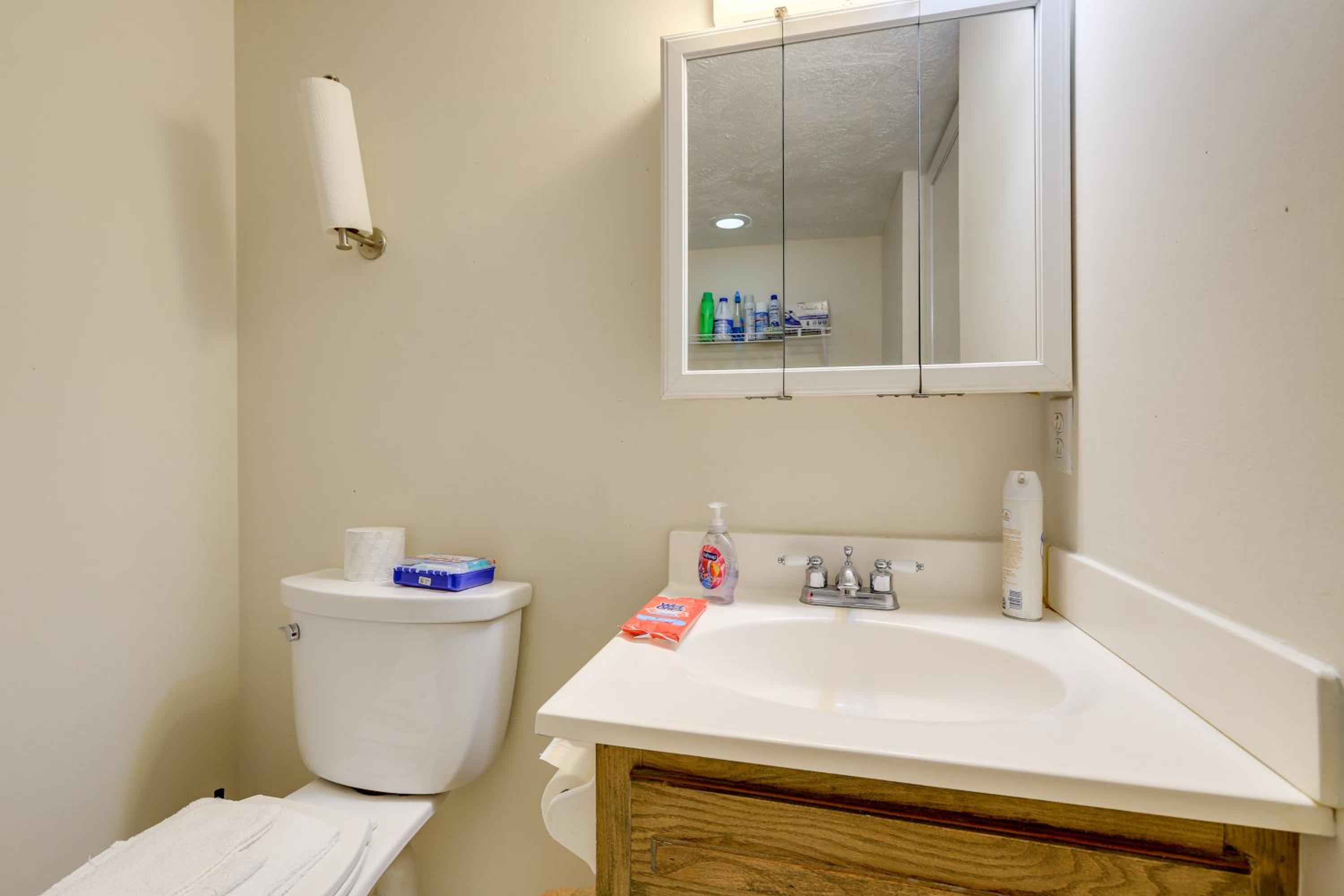 Easy Hwy Access to ATL Work-Ready Riverdale Home