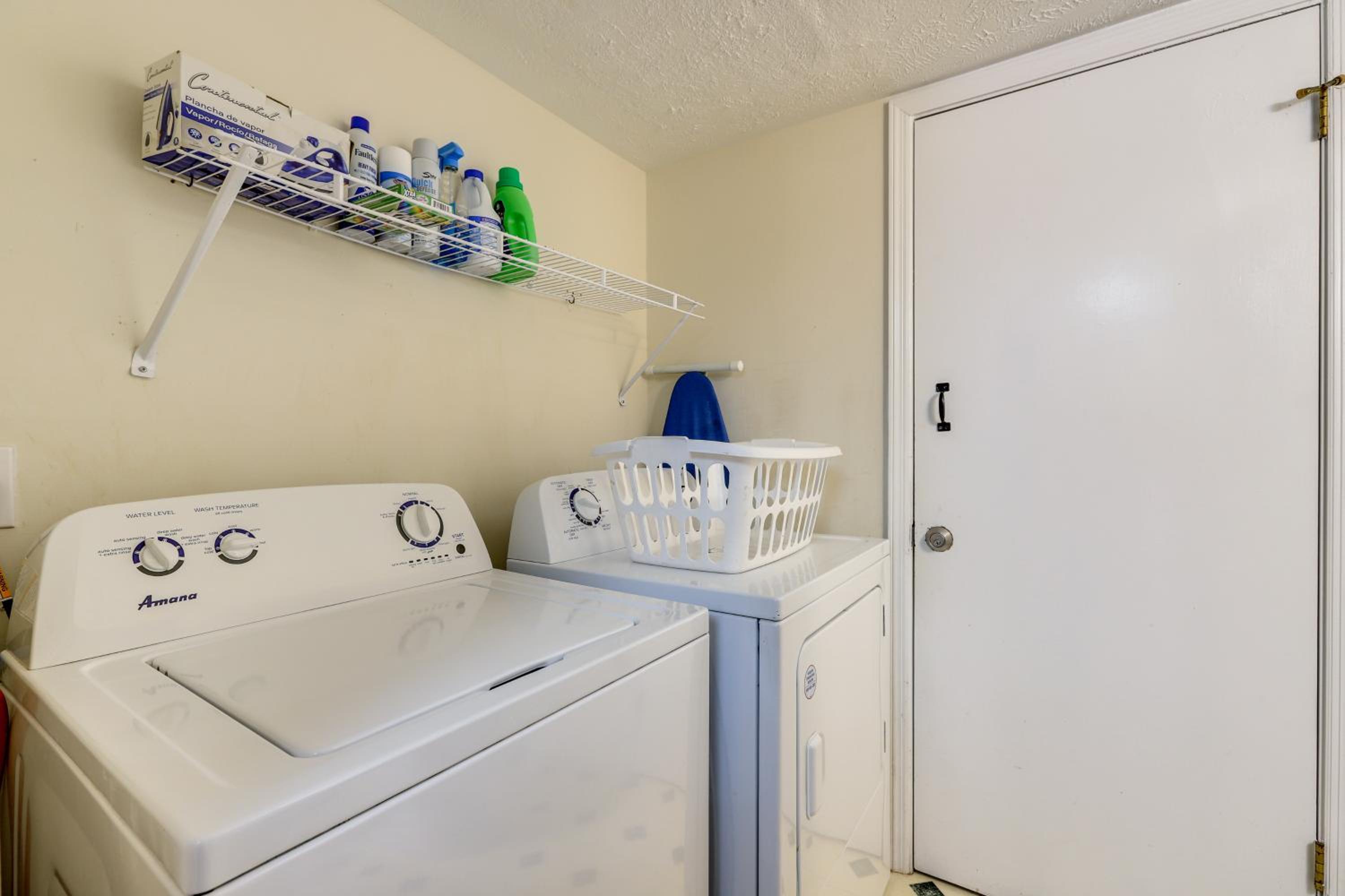Easy Hwy Access to ATL Work-Ready Riverdale Home