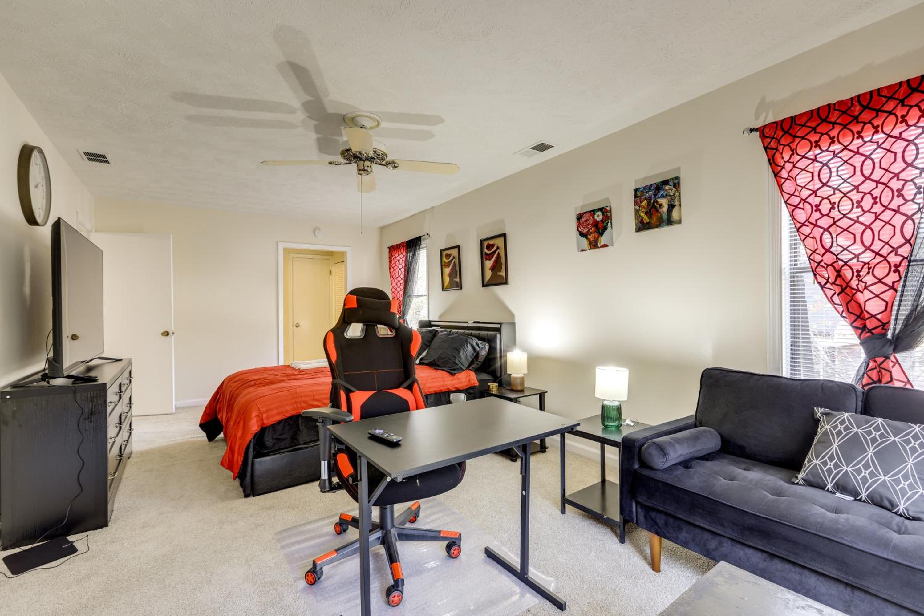 Easy Hwy Access to ATL Work-Ready Riverdale Home