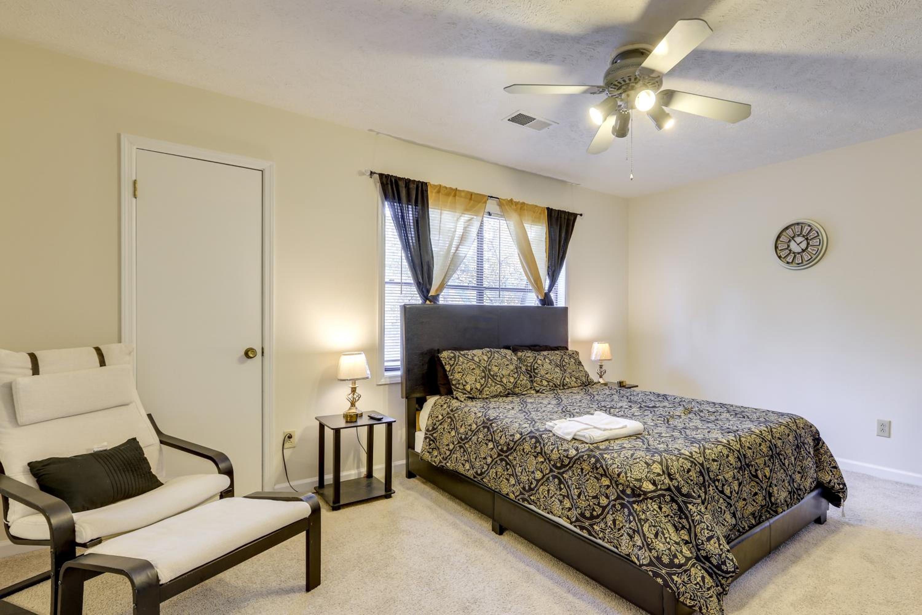 Easy Hwy Access to ATL Work-Ready Riverdale Home