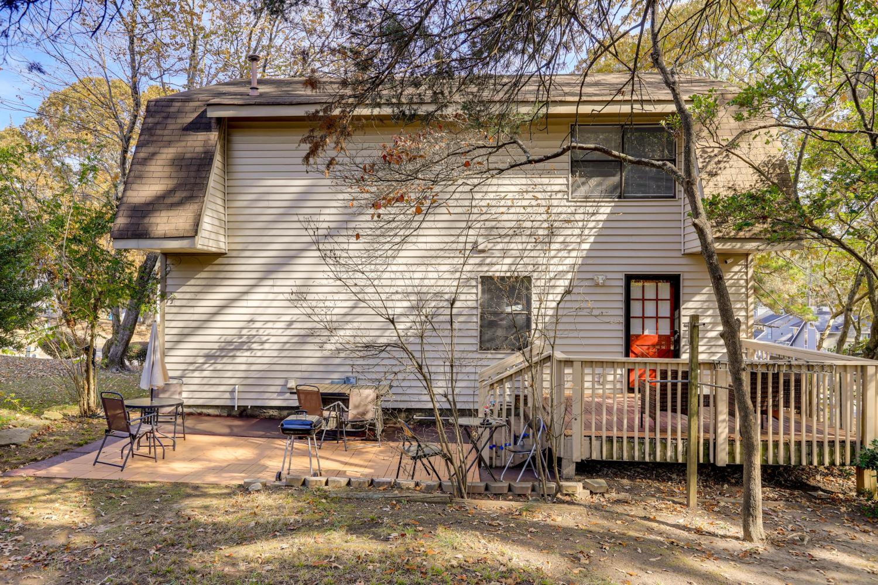 Easy Hwy Access to ATL Work-Ready Riverdale Home