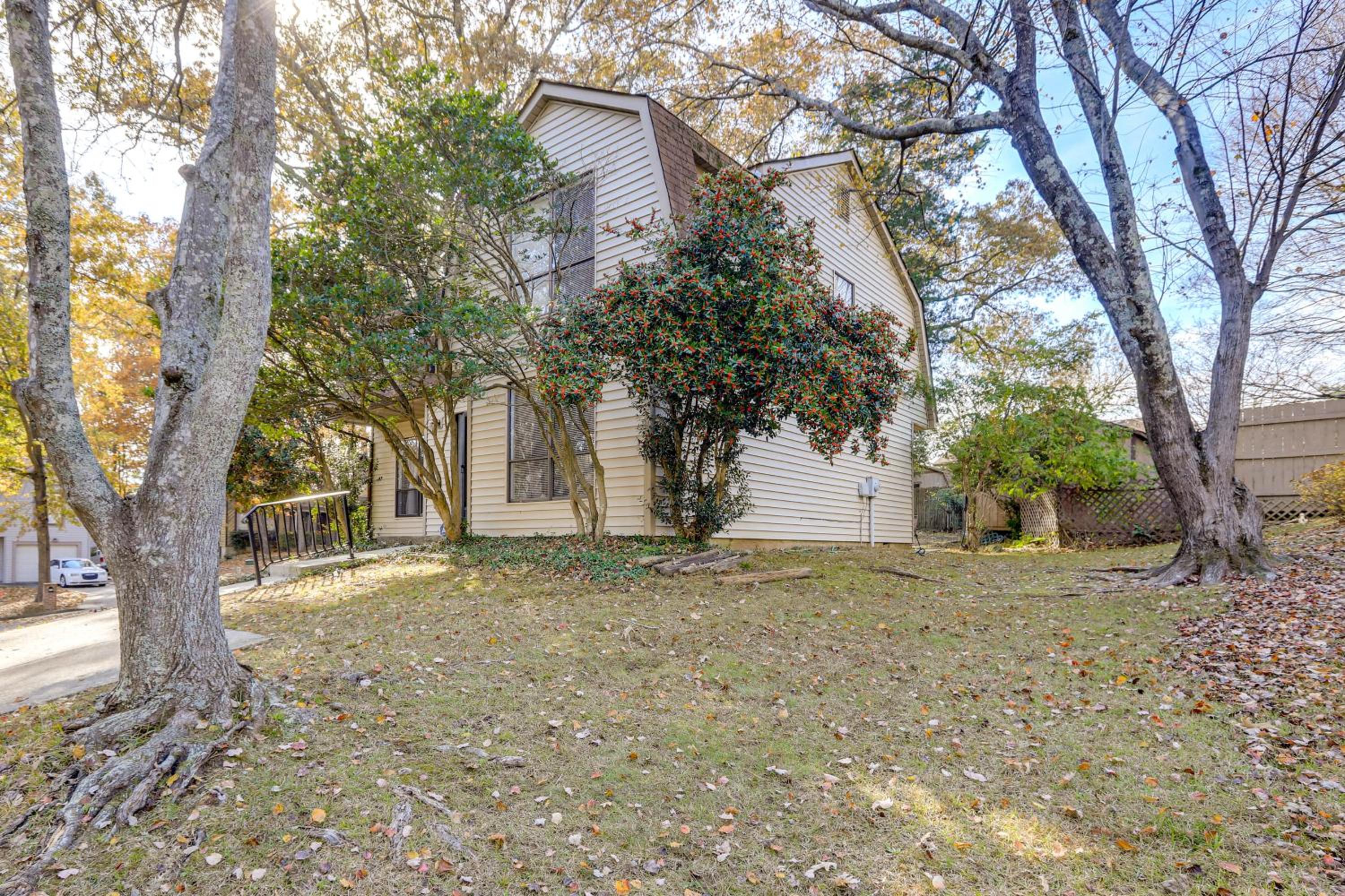 Easy Hwy Access to ATL Work-Ready Riverdale Home
