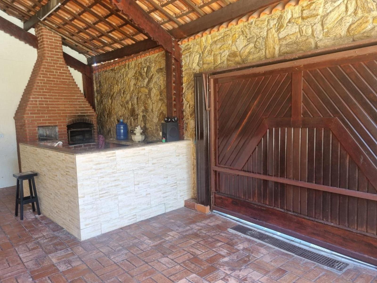 Pousada II House Beach Brasil , Suites com banheiros Privativos, PISCINA com cascata e área familiar para churrasco, Garage GRATUITA, próx-praia da Aviação