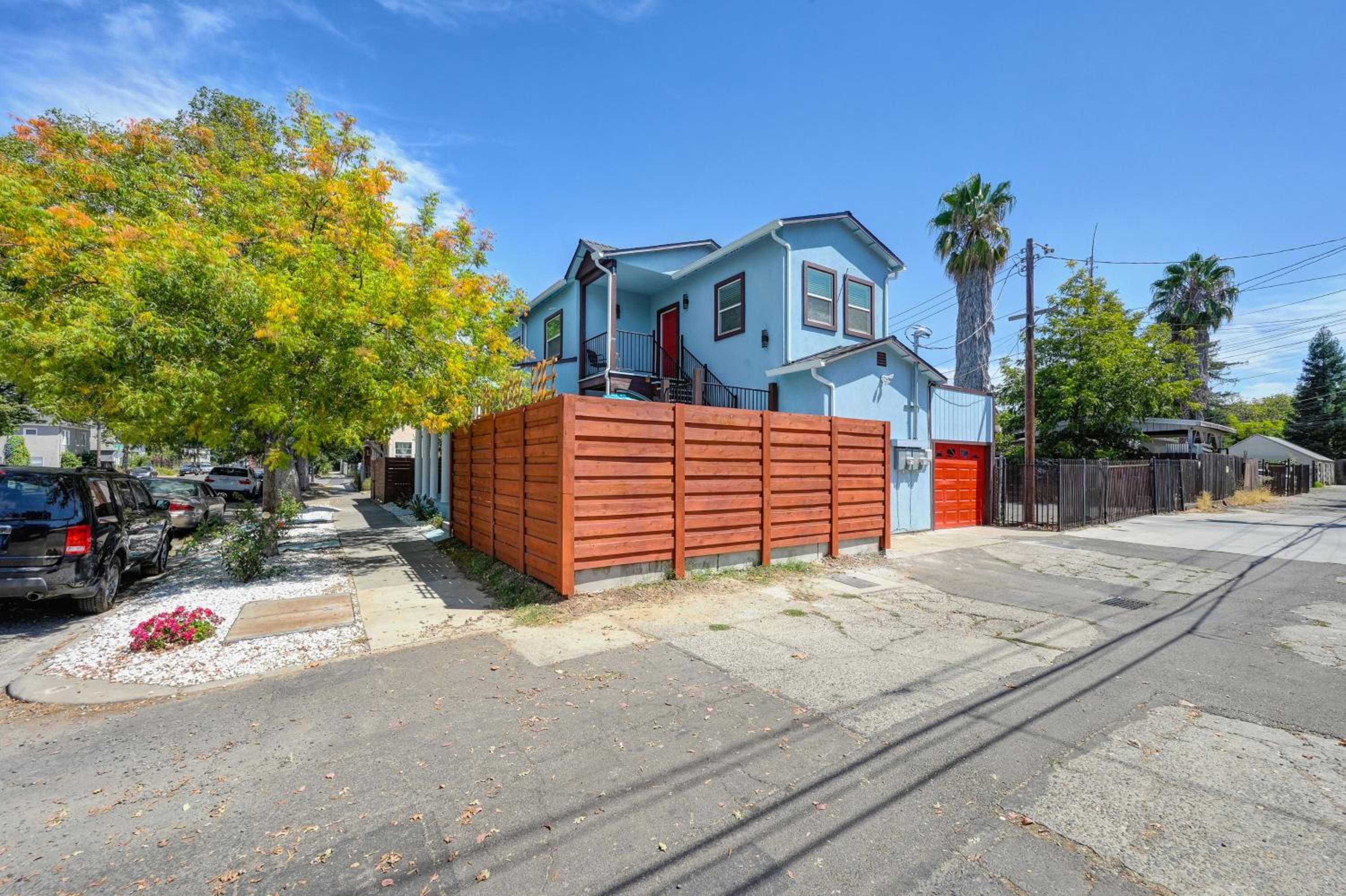 Walk to UC Davis Medical Center! Duplex with Patio