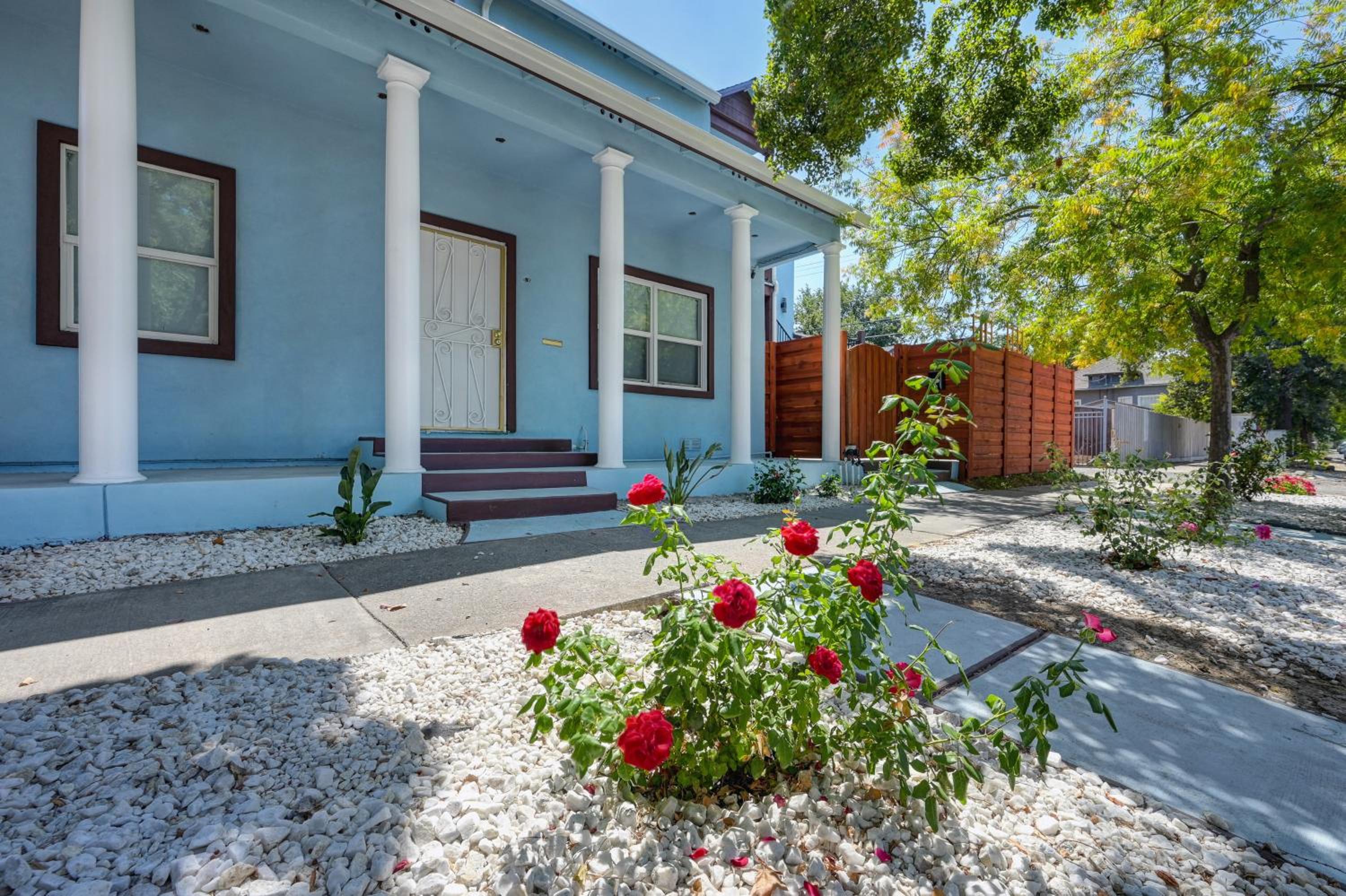 Walk to UC Davis Medical Center! Duplex with Patio