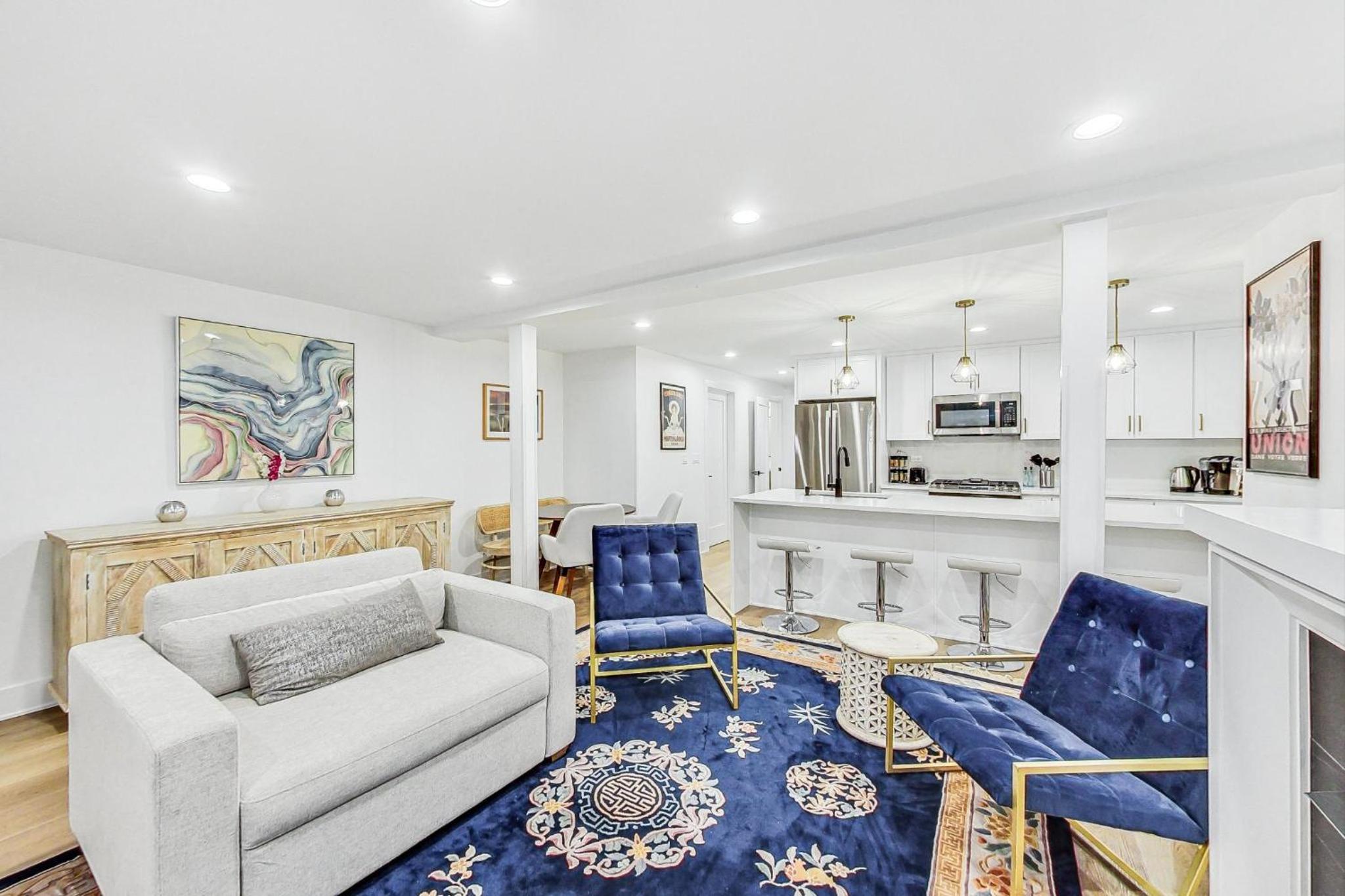 Luxurious Lincoln Park Home with Gourmet Kitchen