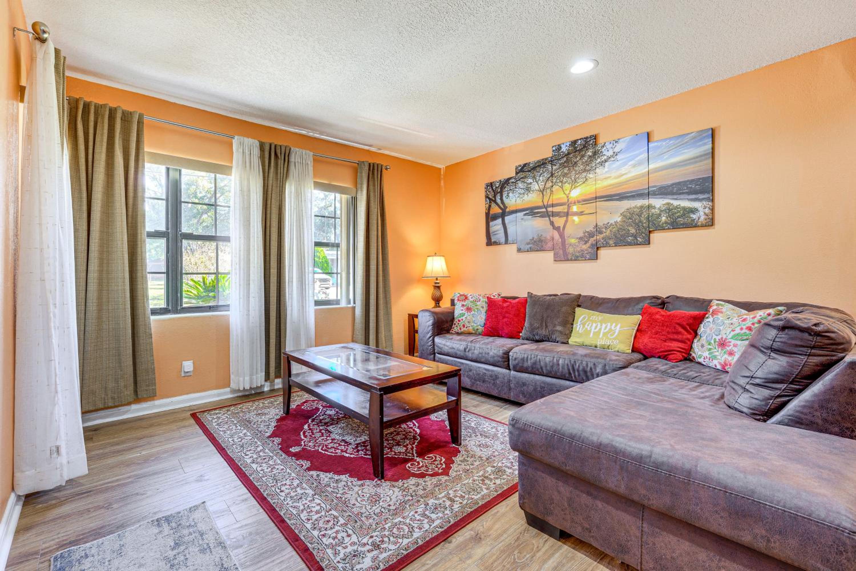 Covered Deck, Large Yard! Pet-Friendly Jax Escape!