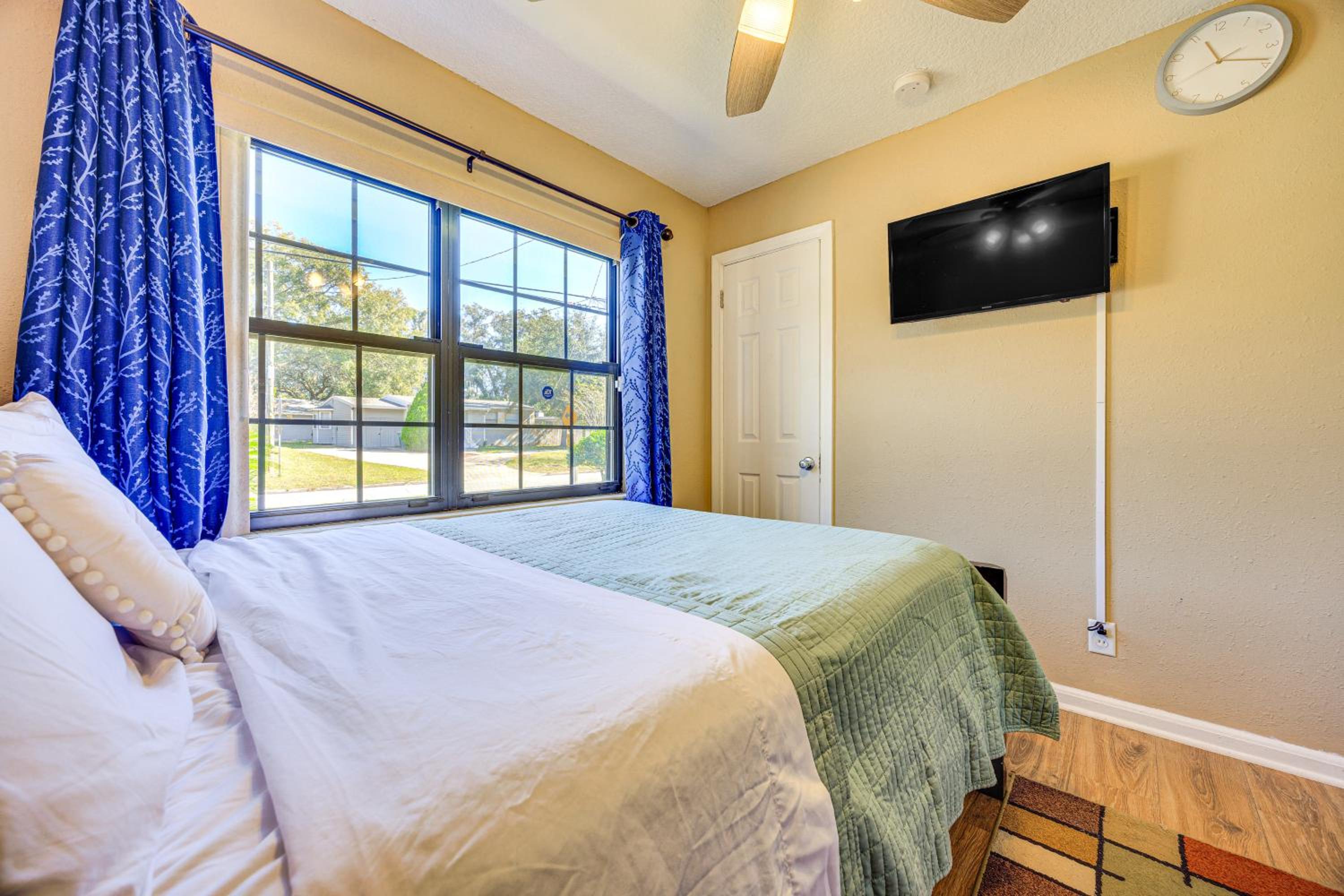 Covered Deck, Large Yard! Pet-Friendly Jax Escape!