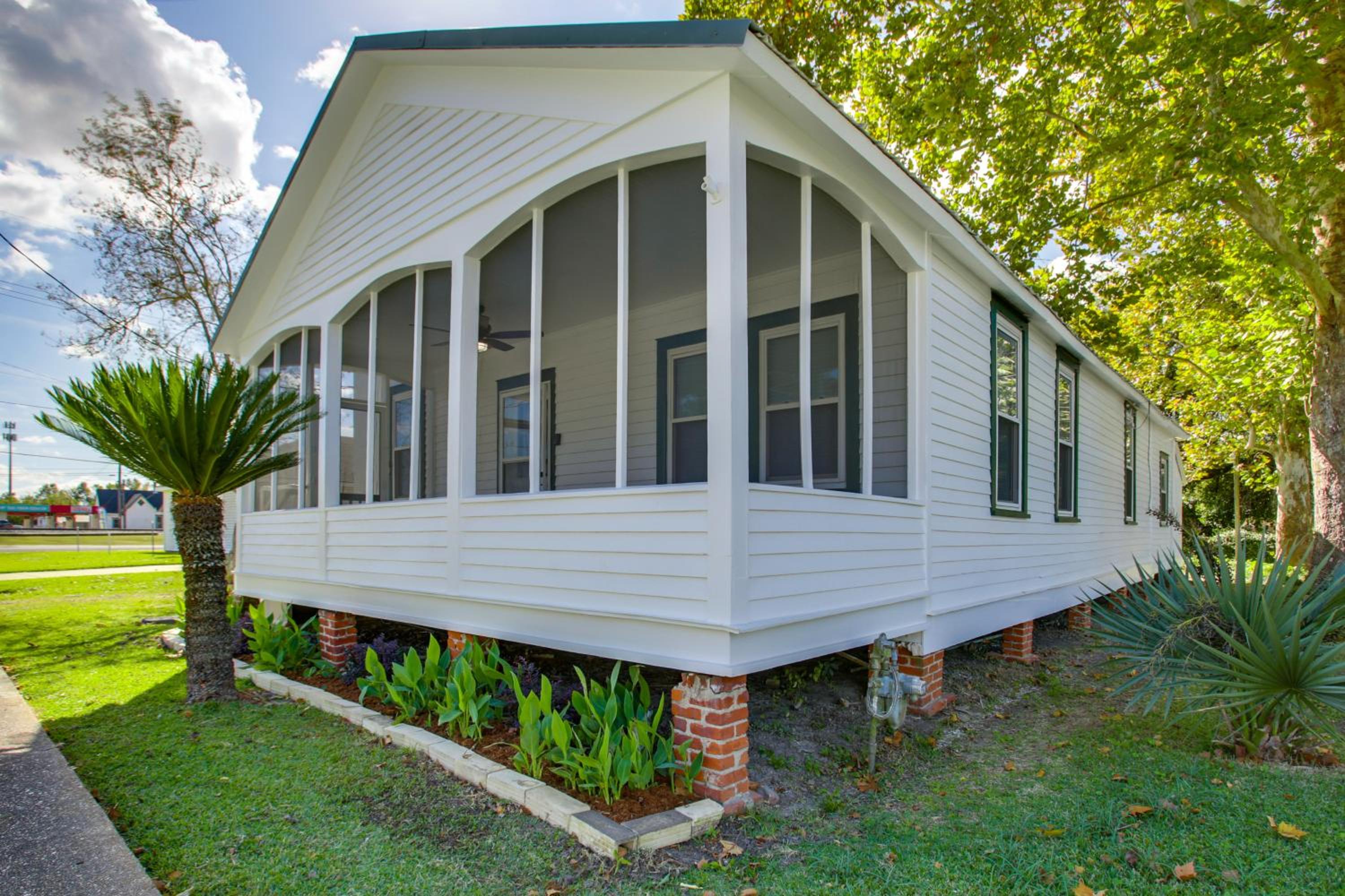 Cajun Country Getaway! Historic Lutcher Bungalow