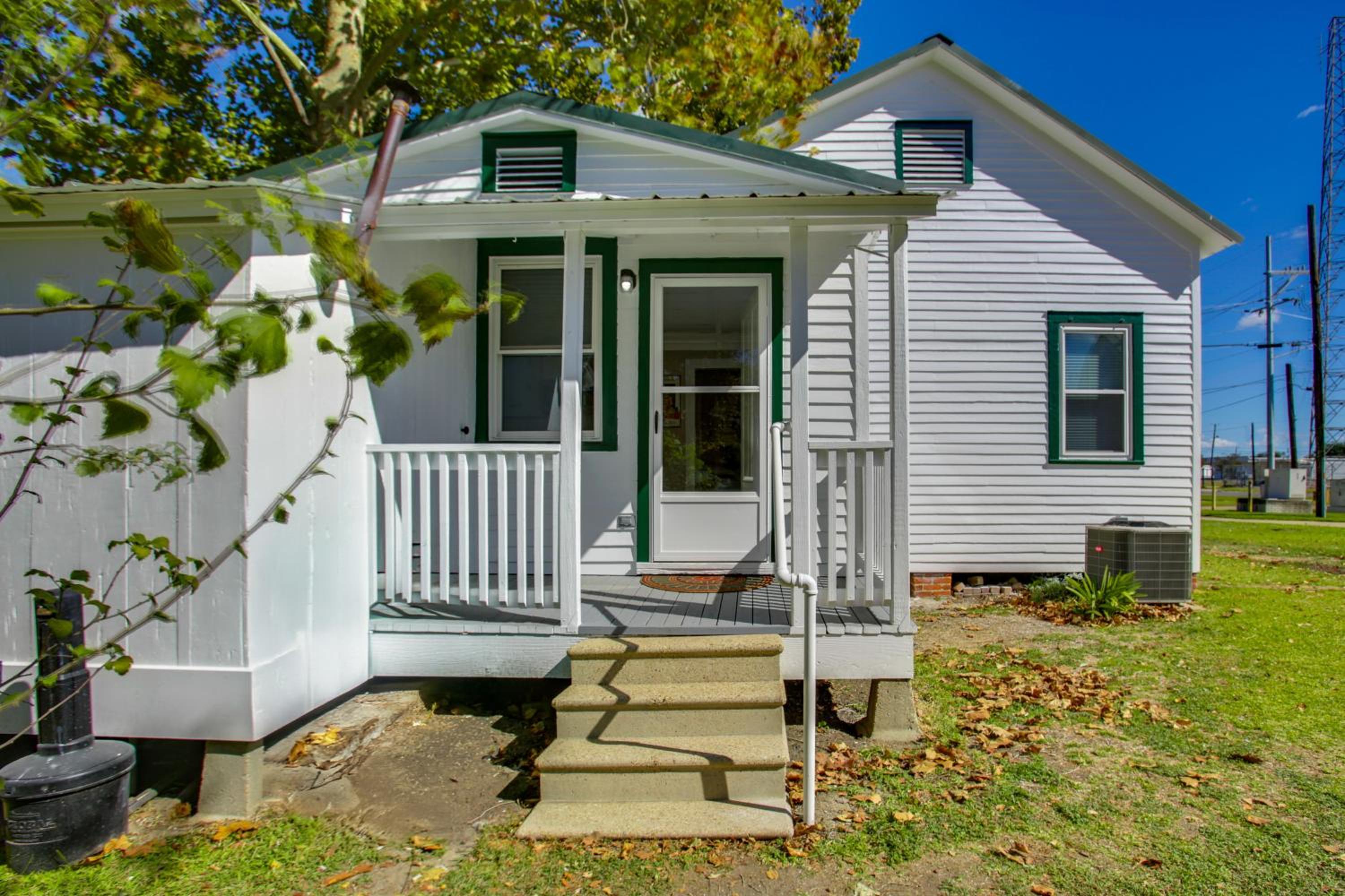 Cajun Country Getaway! Historic Lutcher Bungalow