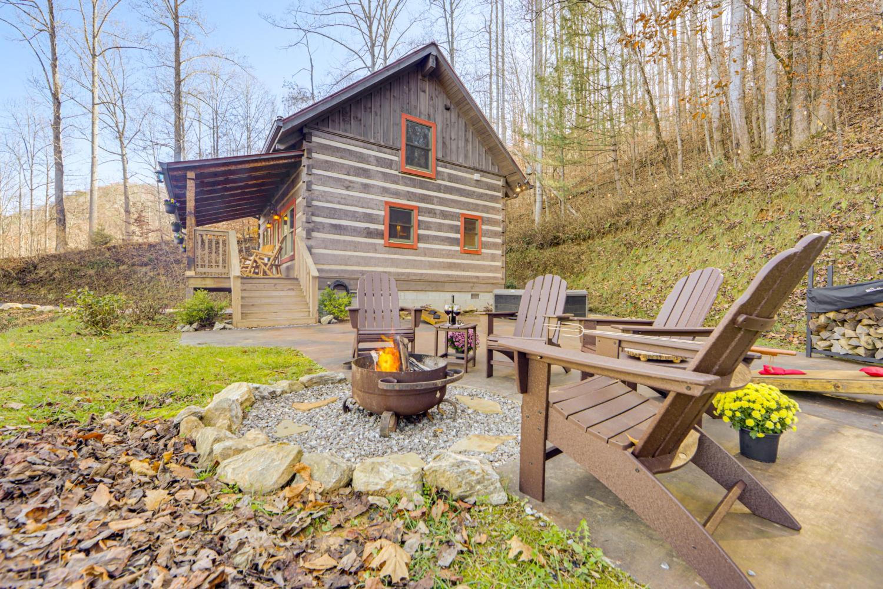Hot Tub Haven! Mtn-View Home 13 Mi to Bryson City!