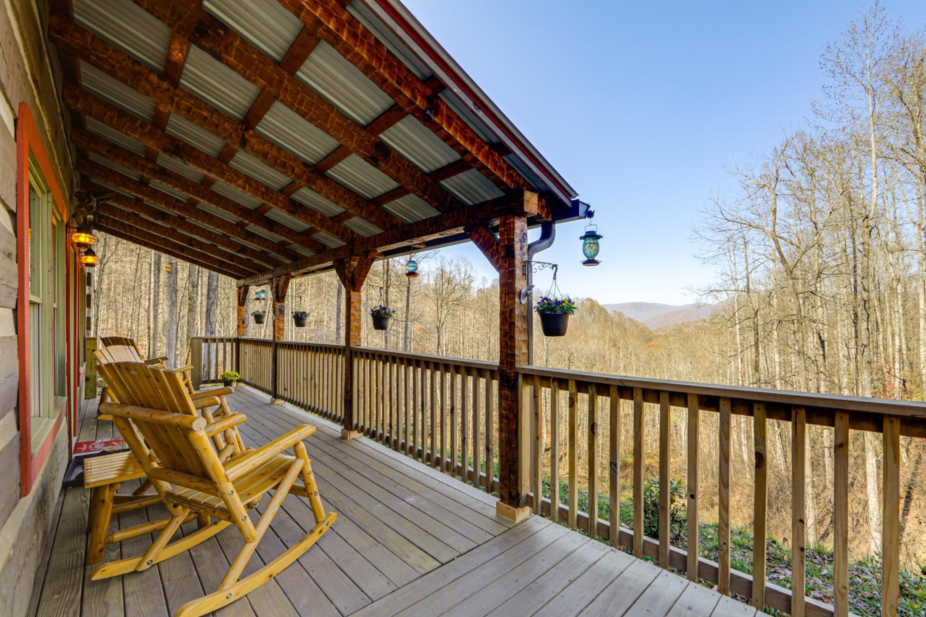 Hot Tub Haven! Mtn-View Home 13 Mi to Bryson City!