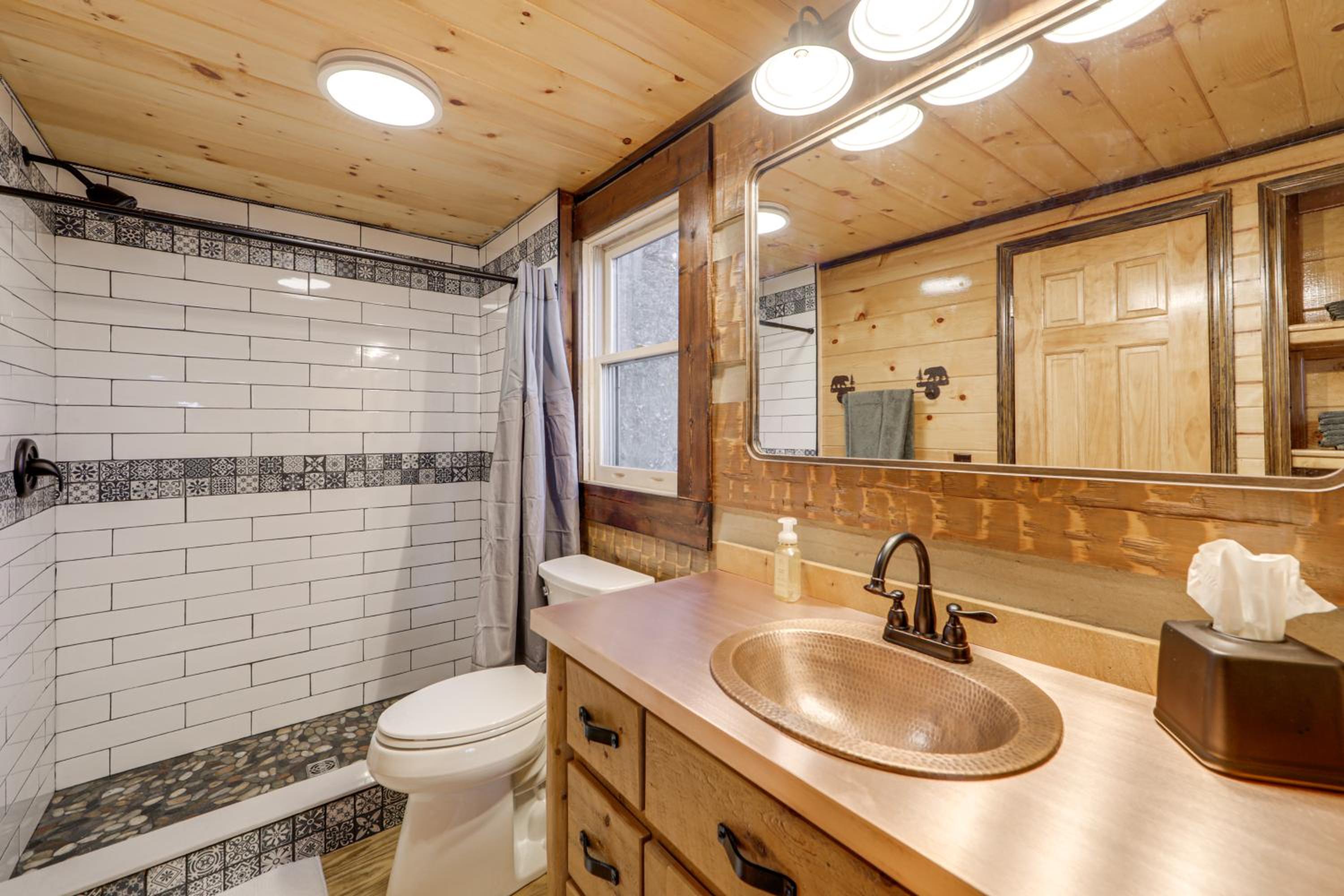 Hot Tub Haven! Mtn-View Home 13 Mi to Bryson City!