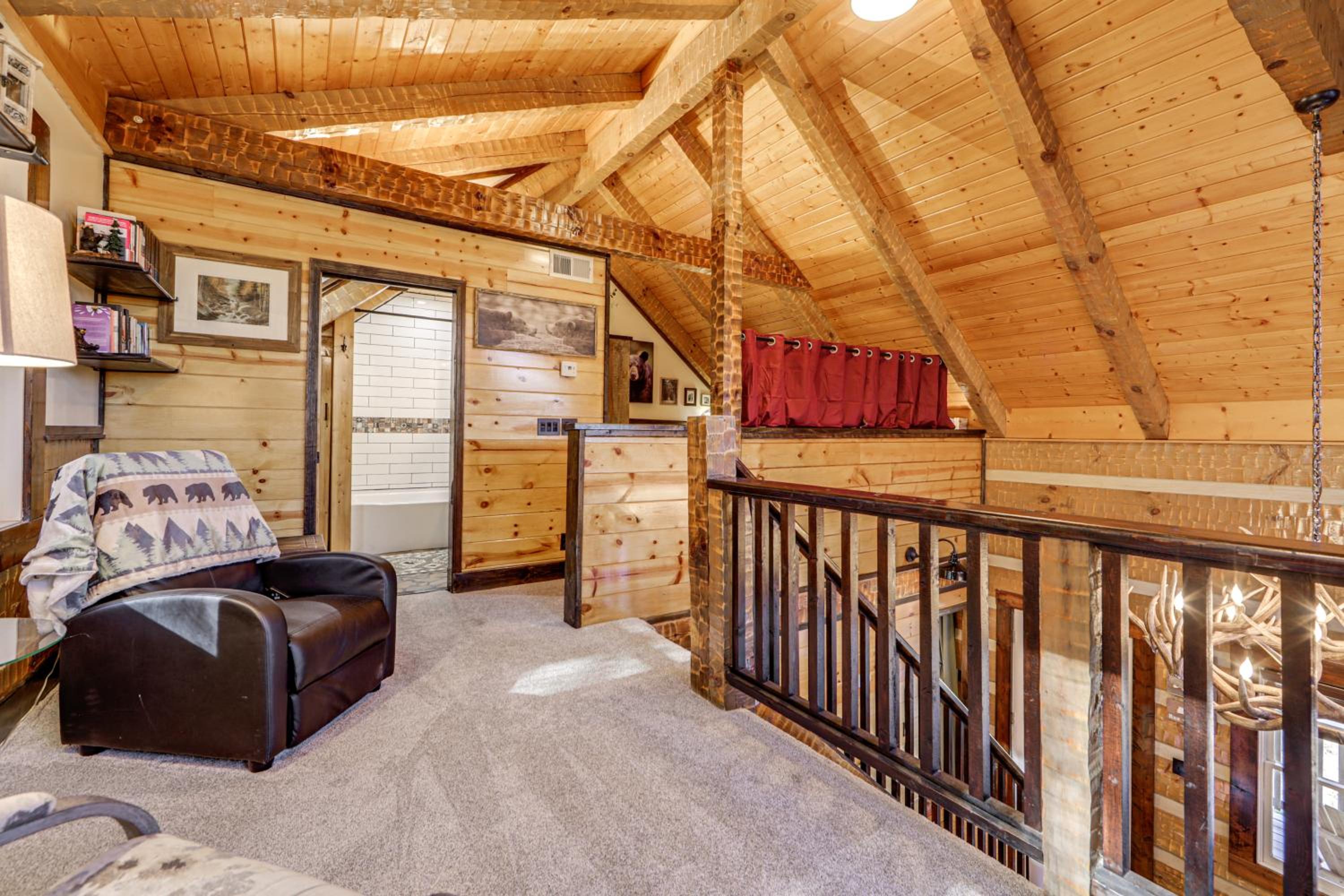 Hot Tub Haven! Mtn-View Home 13 Mi to Bryson City!