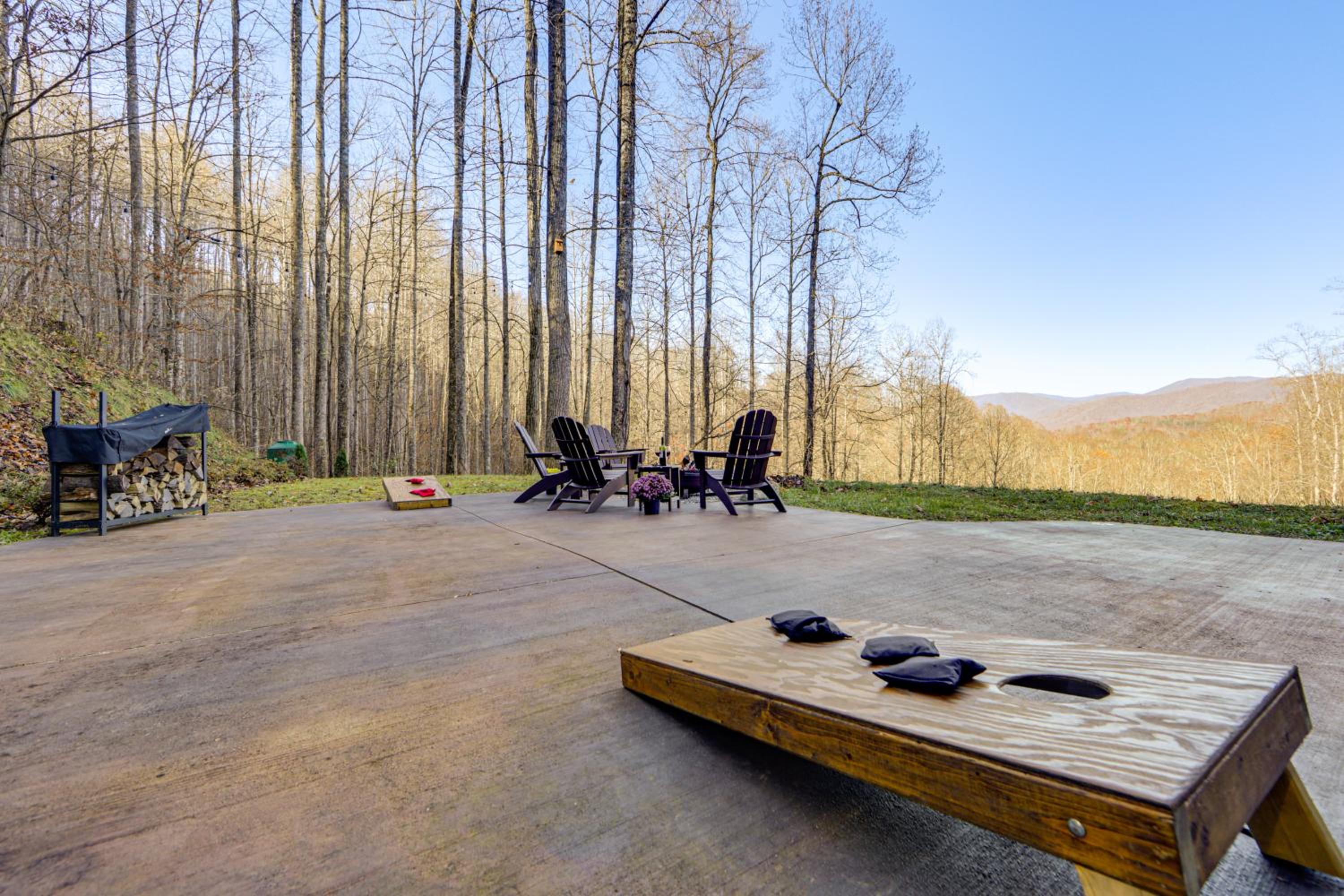 Hot Tub Haven! Mtn-View Home 13 Mi to Bryson City!
