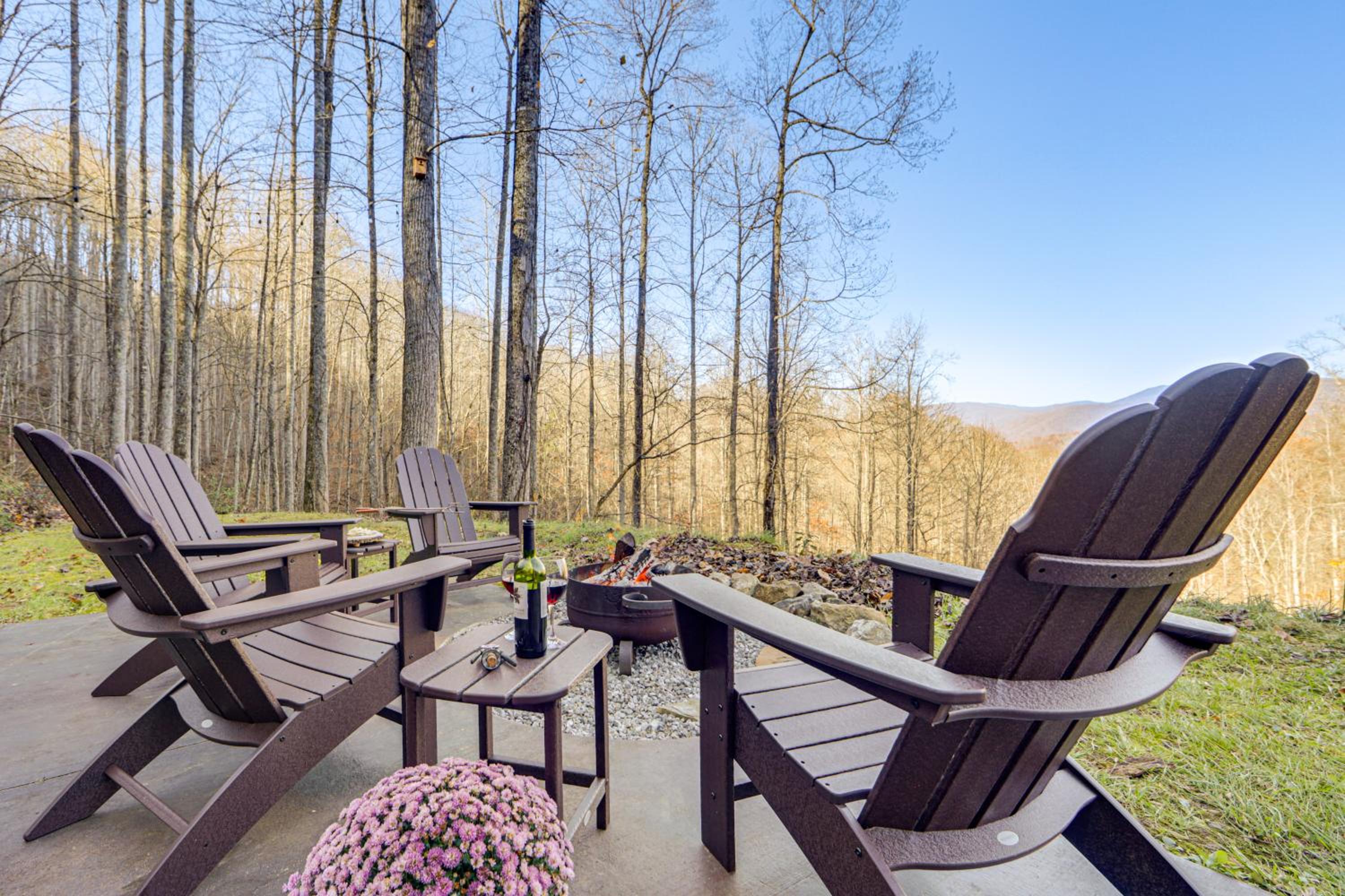 Hot Tub Haven! Mtn-View Home 13 Mi to Bryson City!