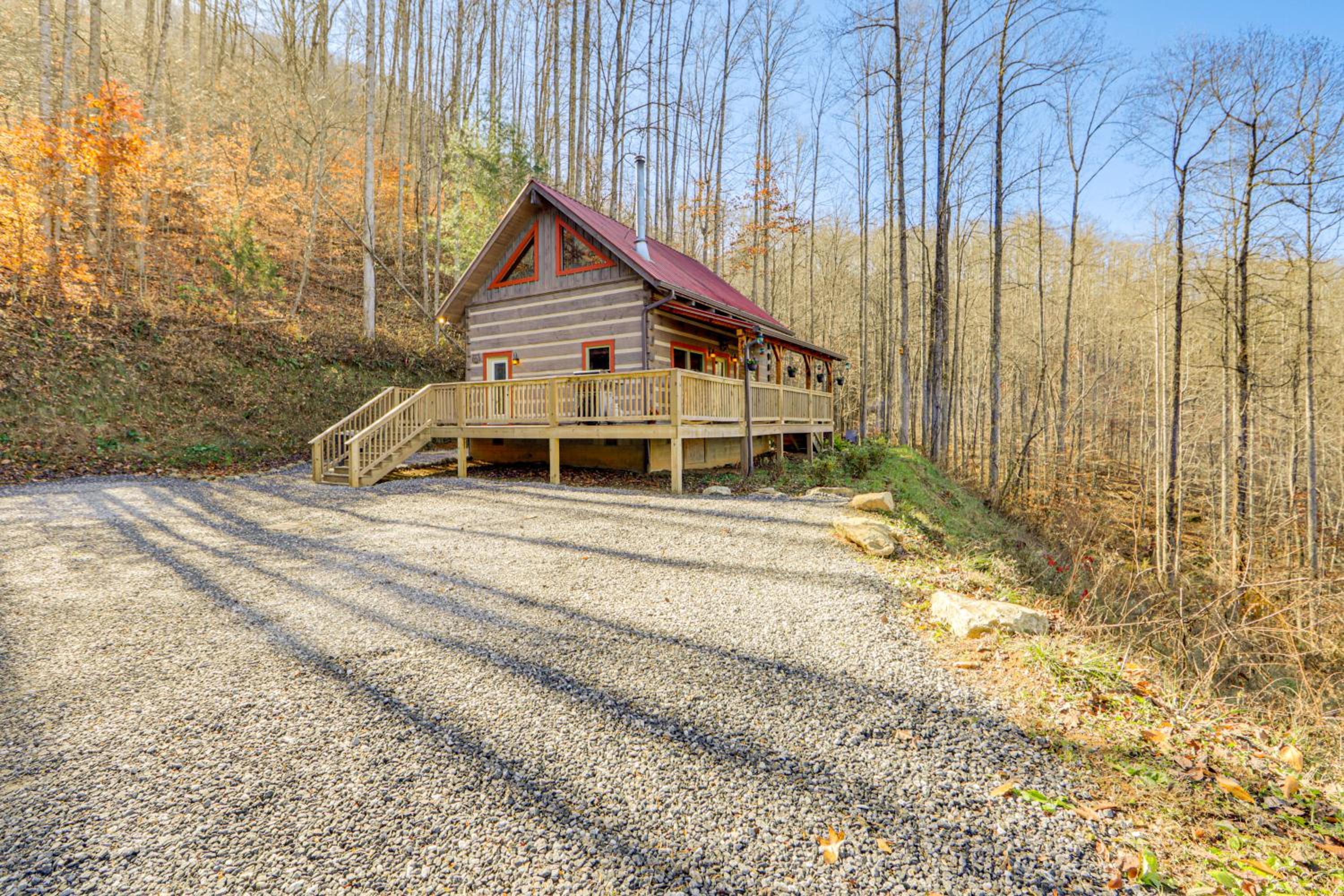 Hot Tub Haven! Mtn-View Home 13 Mi to Bryson City!