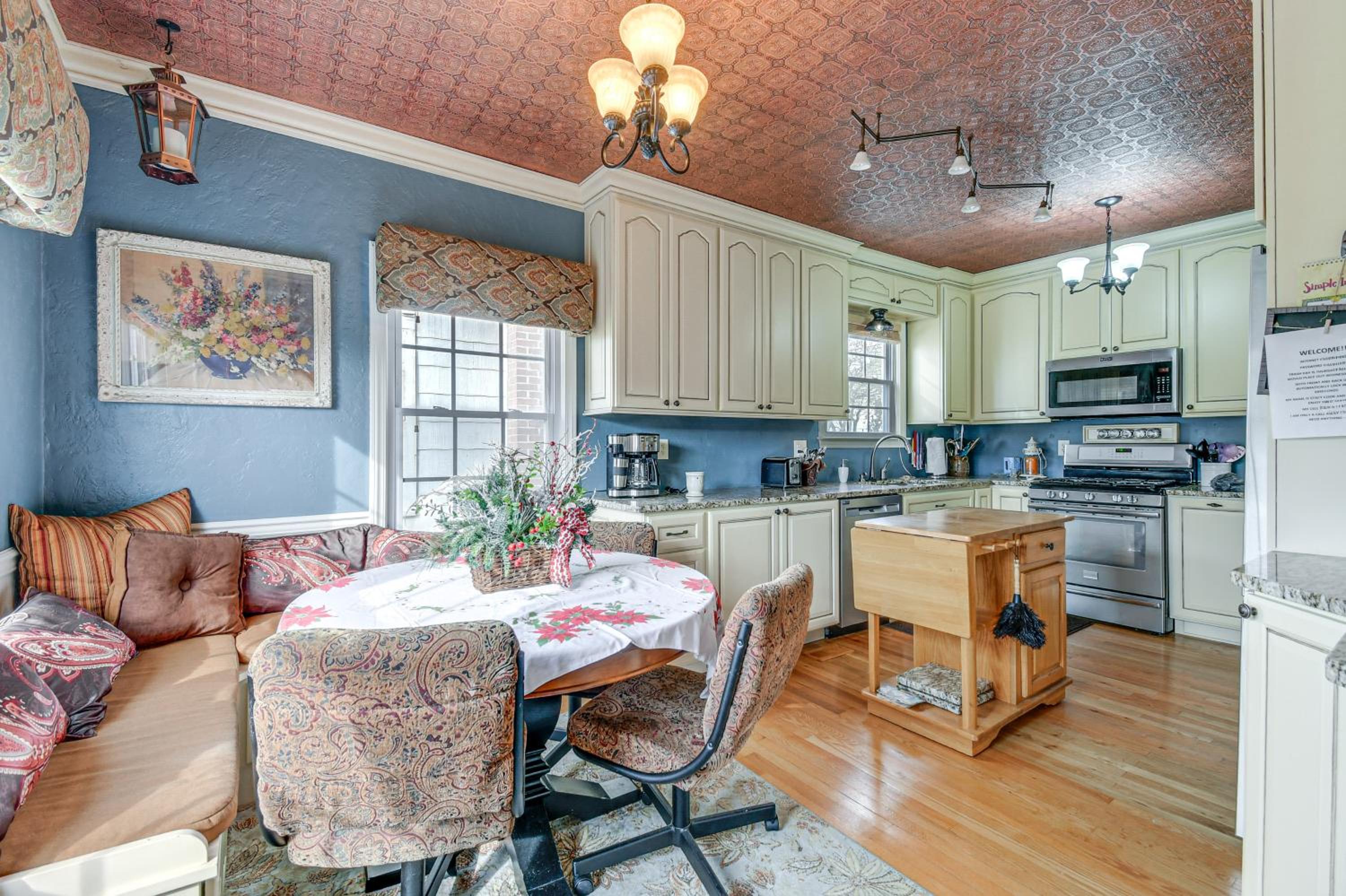 Monthly Stay Special! Cozy Cottage in Huntington
