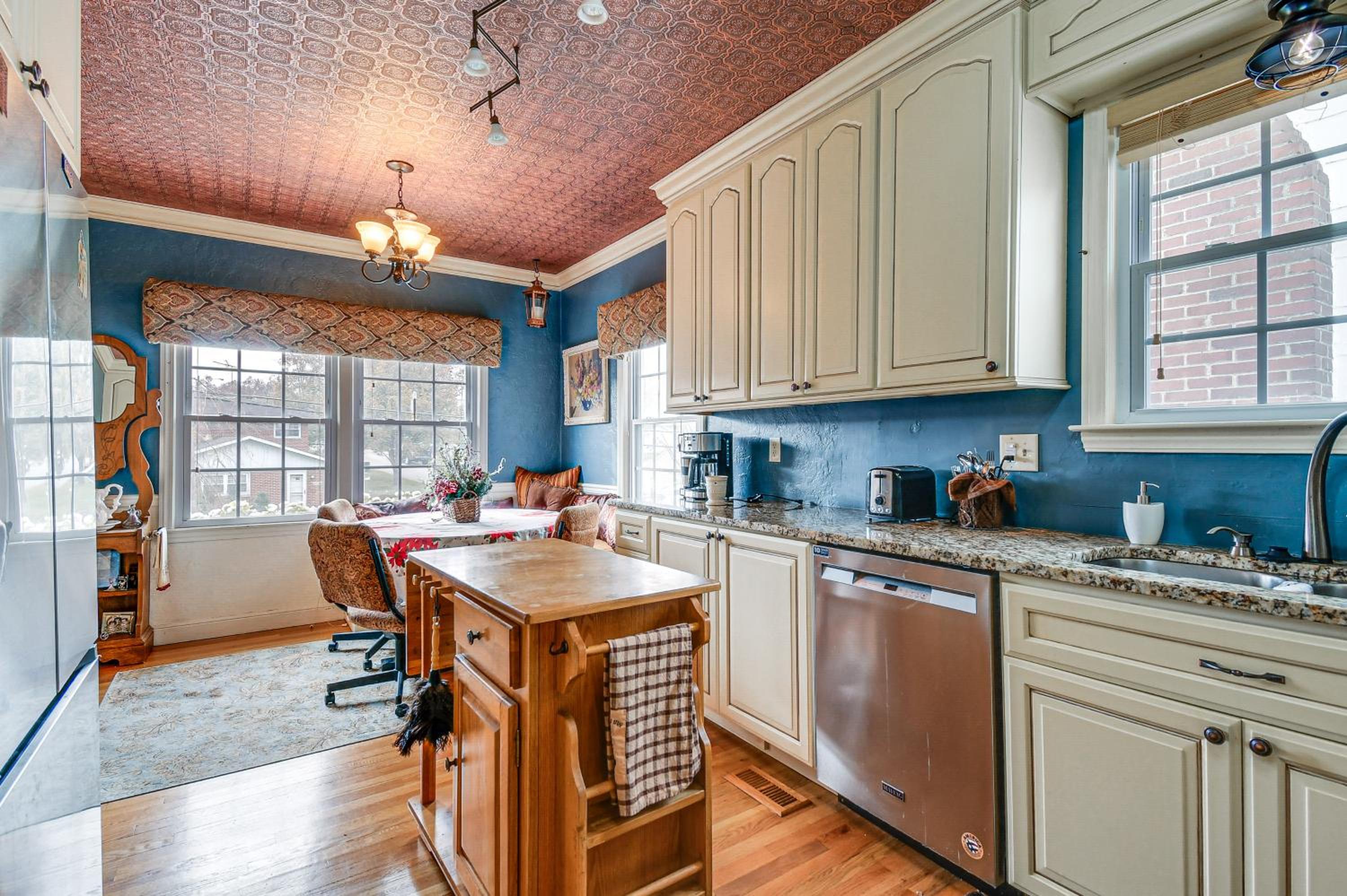 Monthly Stay Special! Cozy Cottage in Huntington