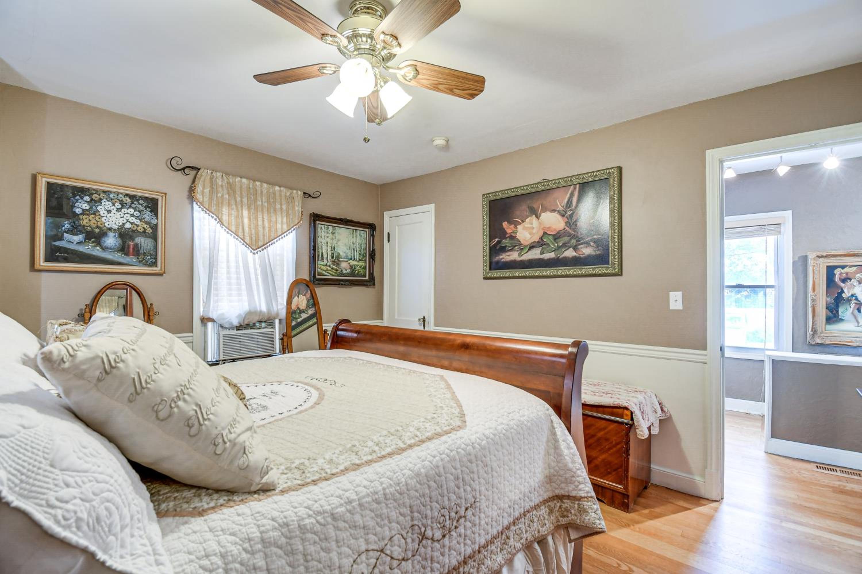 Monthly Stay Special! Cozy Cottage in Huntington