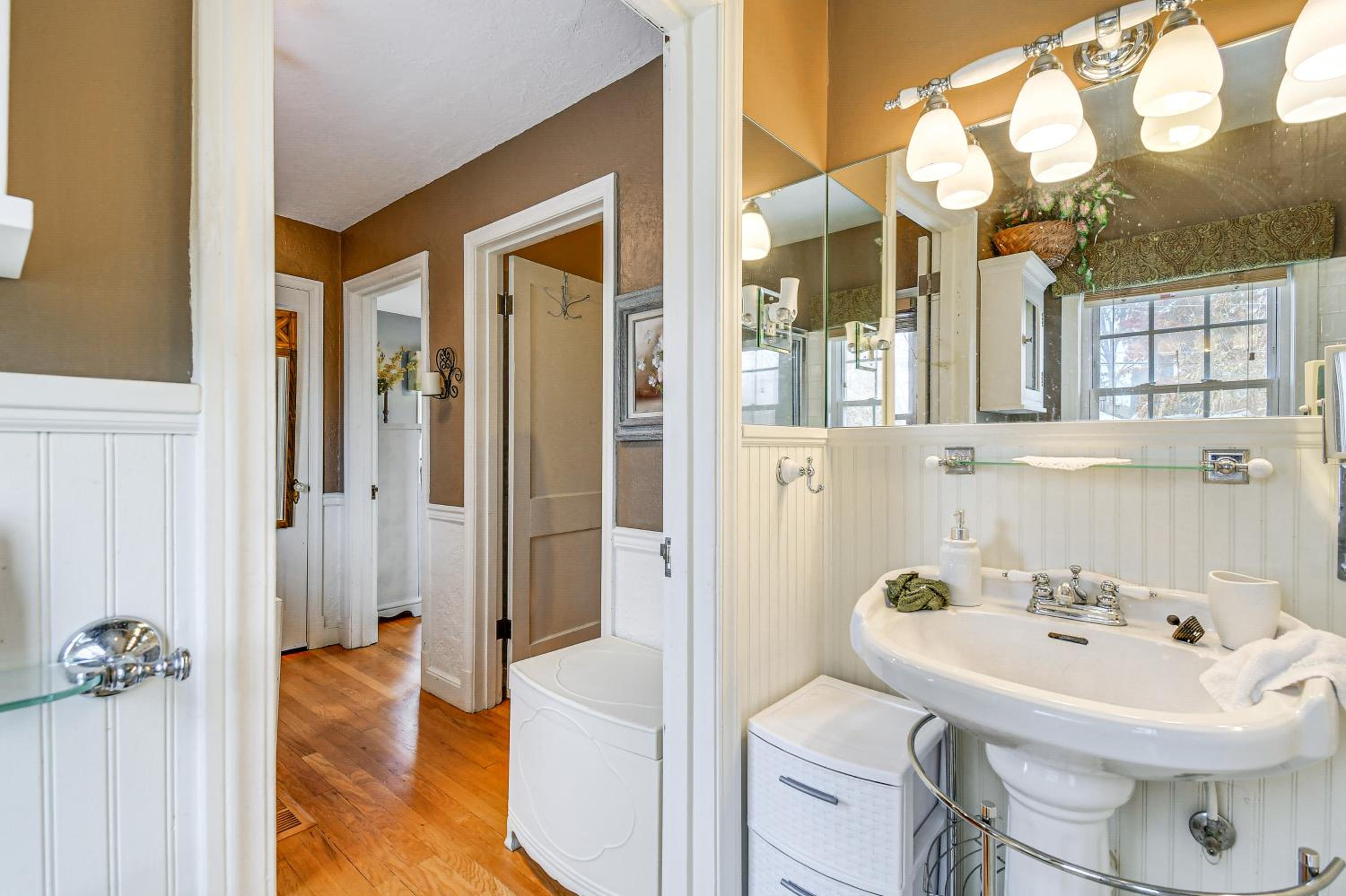 Monthly Stay Special! Cozy Cottage in Huntington