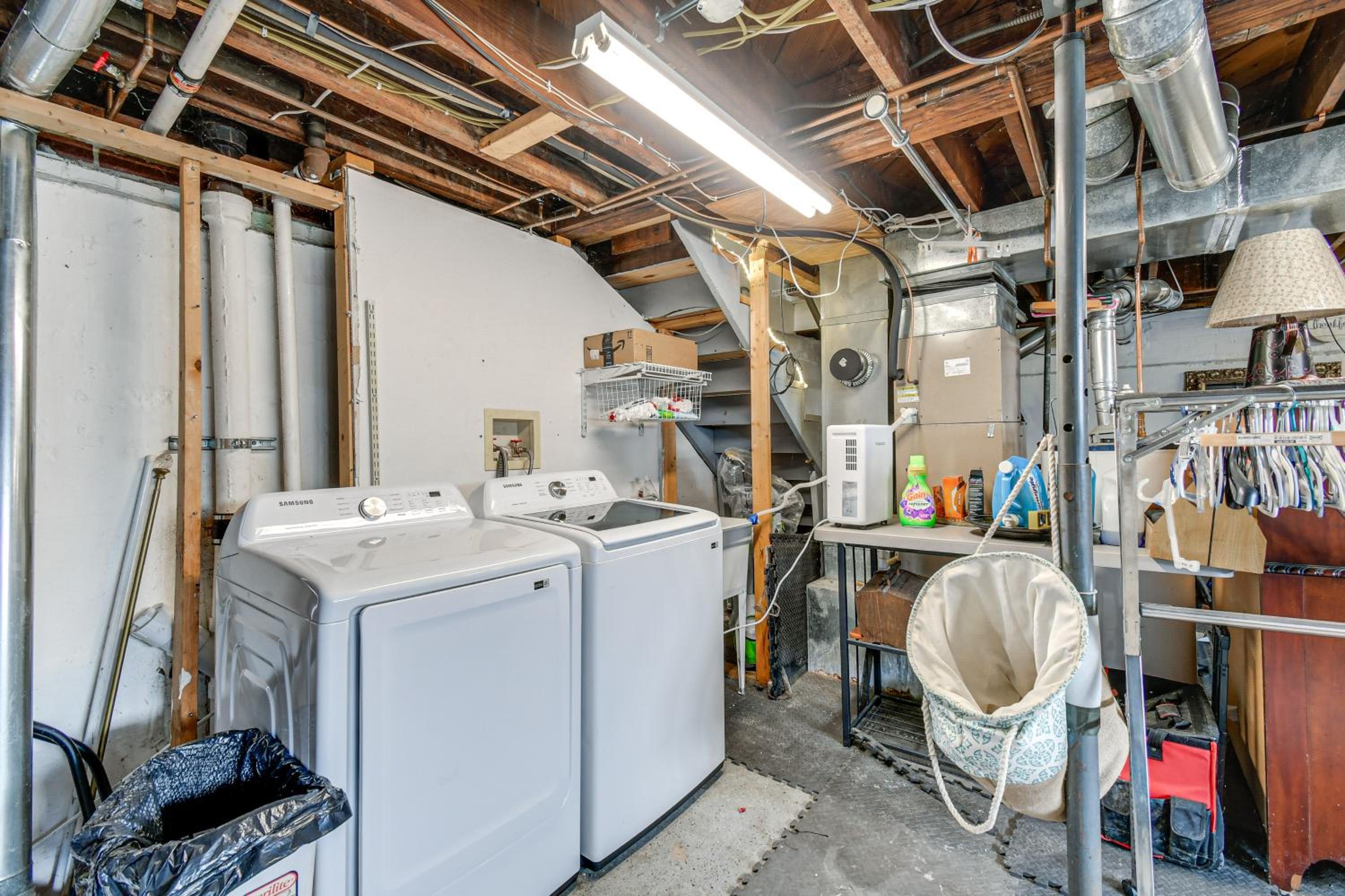 Monthly Stay Special! Cozy Cottage in Huntington