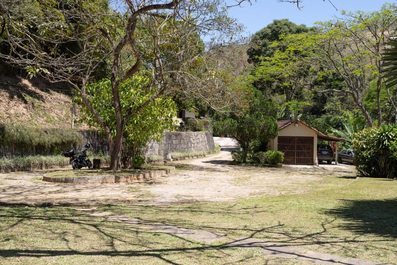 Sitio Rodeado de Verde c Piscina e Churrasqueira