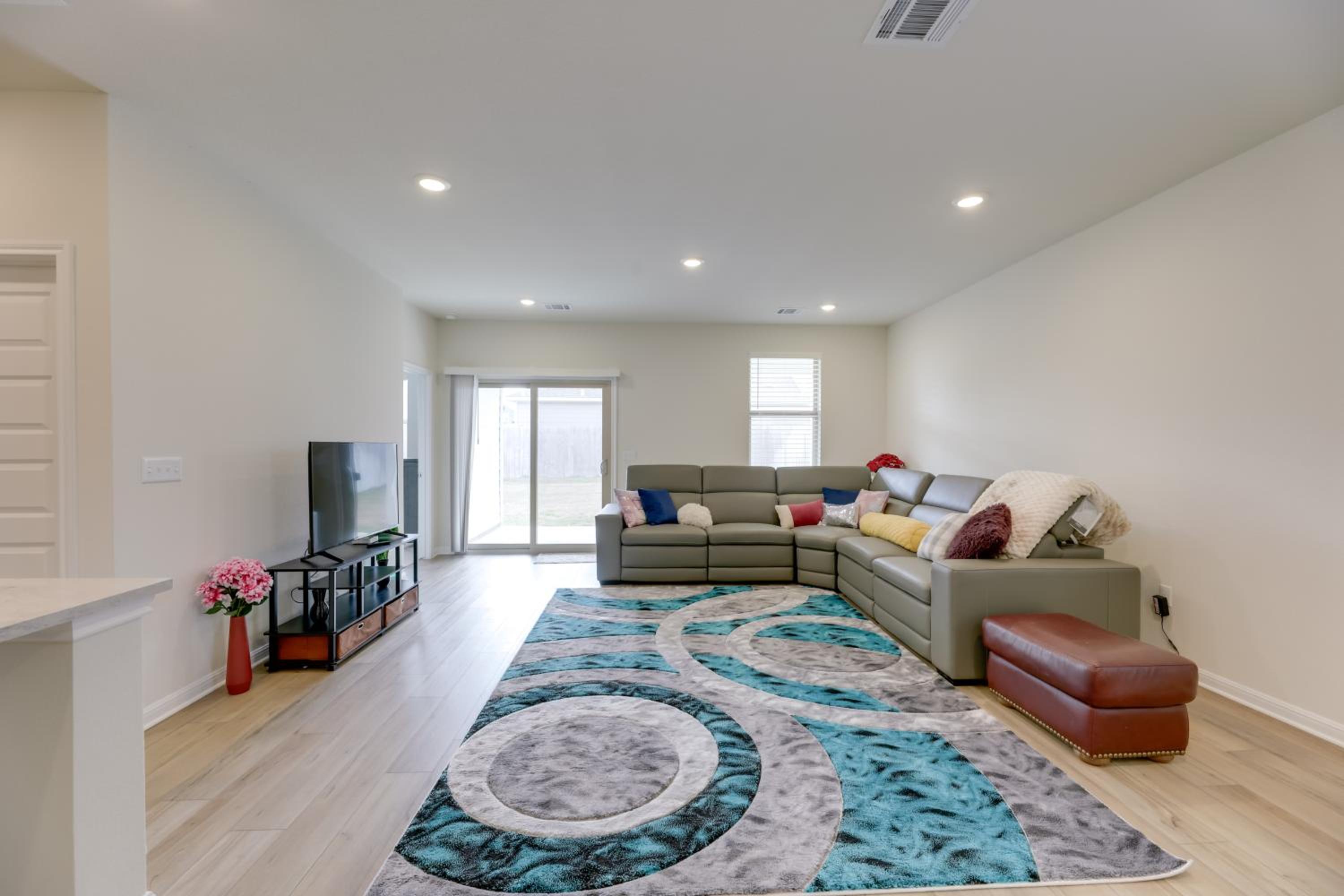 Buda Business-Ready House Office, Home Gym and Yard