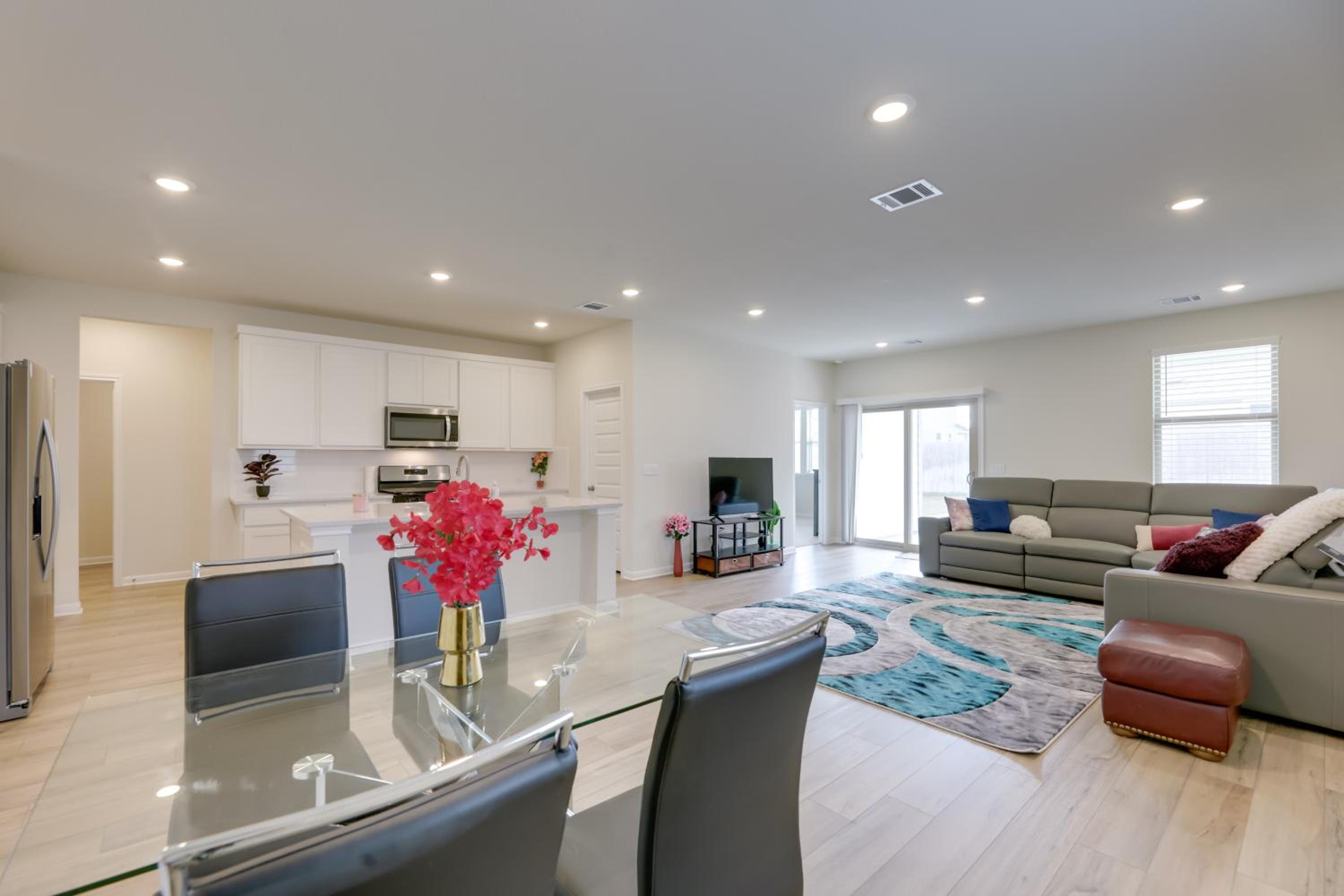 Buda Business-Ready House Office, Home Gym and Yard