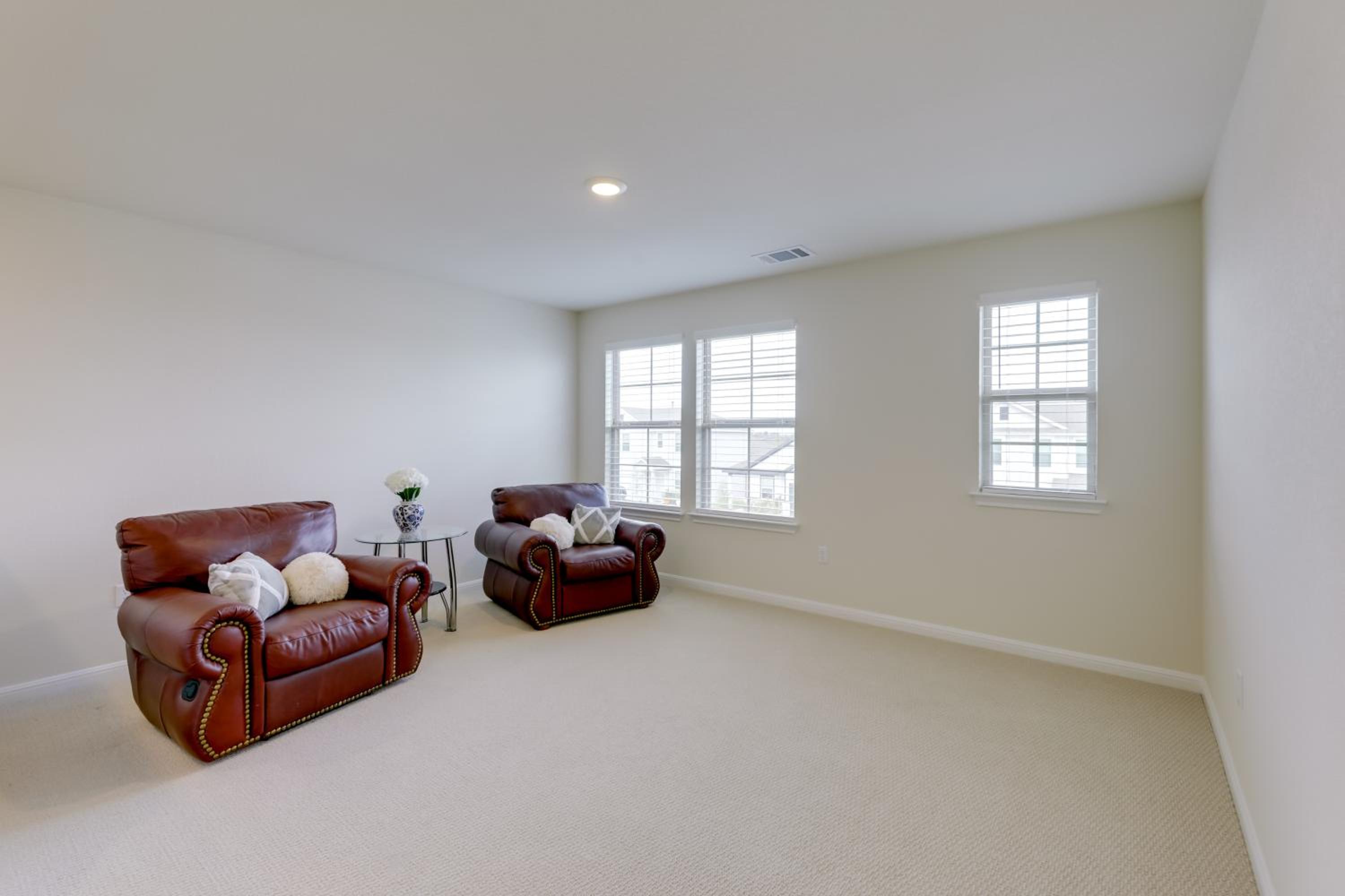 Buda Business-Ready House Office, Home Gym and Yard